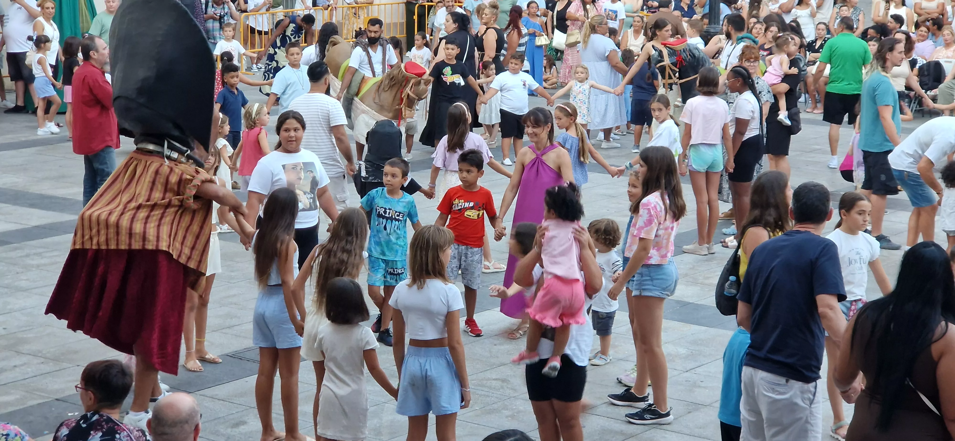 Ensayo de la Comparsa de Gigantes y Cabezudos de Huesca. Foto Myriam Martínez