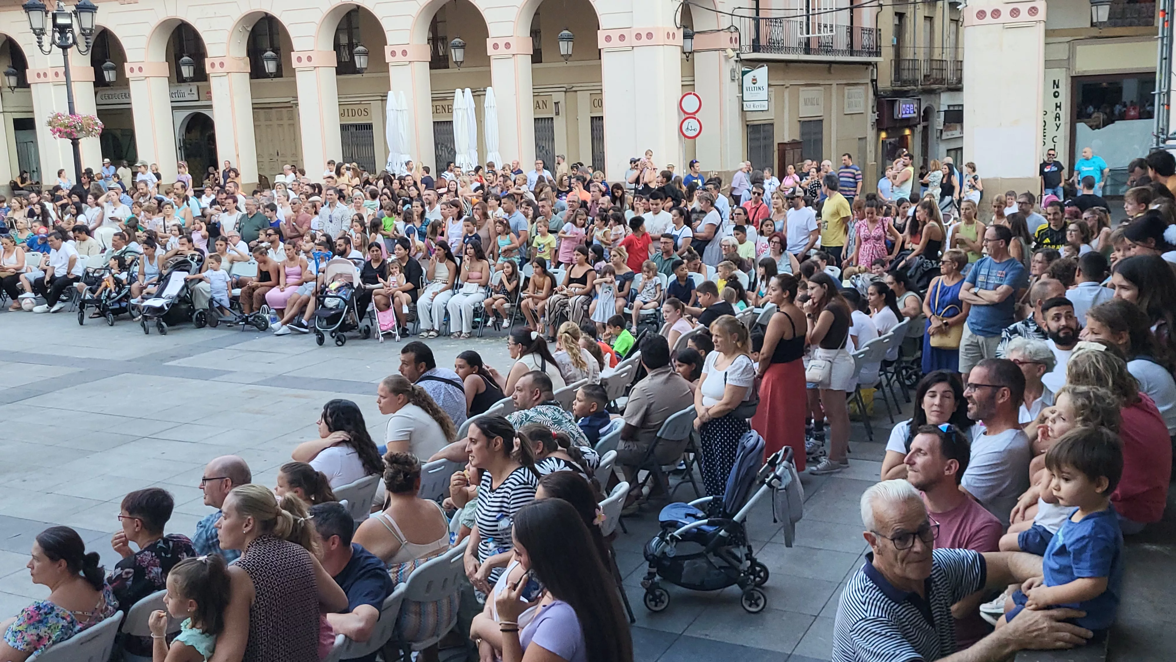 Ensayo de la Comparsa de Gigantes y Cabezudos de Huesca. Foto Mercedes Manterola