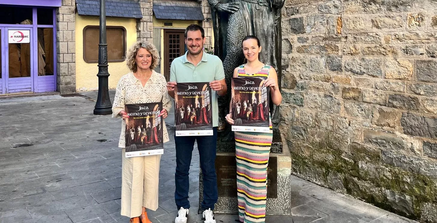 María José Jarne, José Luis Fanlo y Lucía Guillén en la presentación 'Jaca Reino y Leyenda'.