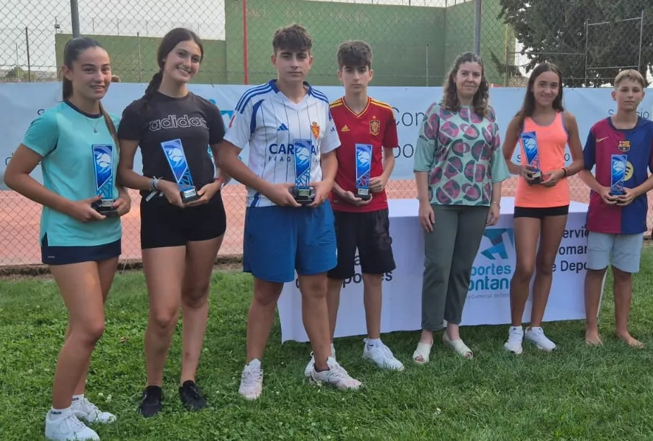 Premiados en el torneo de tenis de Peralta.