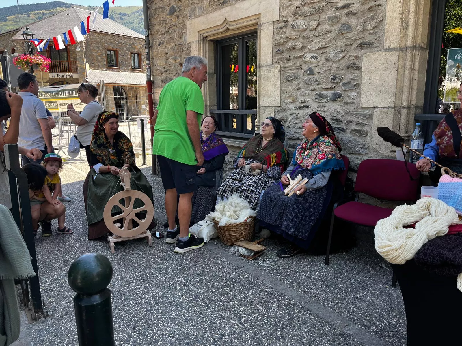 La Agrupación Folklórica Santa Cecilia en la Fête Franco-Aragonaise de Saint-Lary.