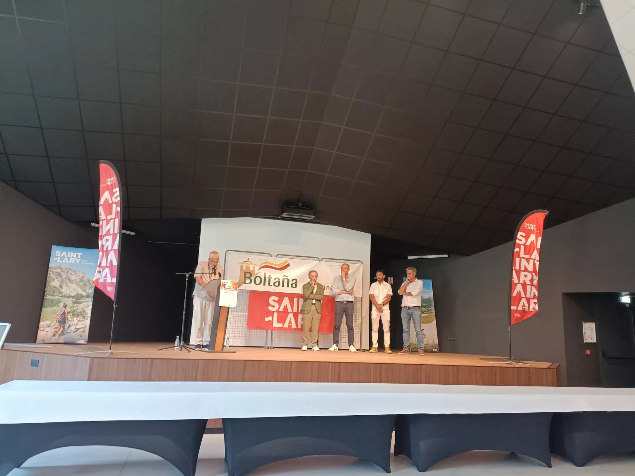 La Agrupación Folklórica Santa Cecilia en la Fête Franco-Aragonaise de Saint-Lary.