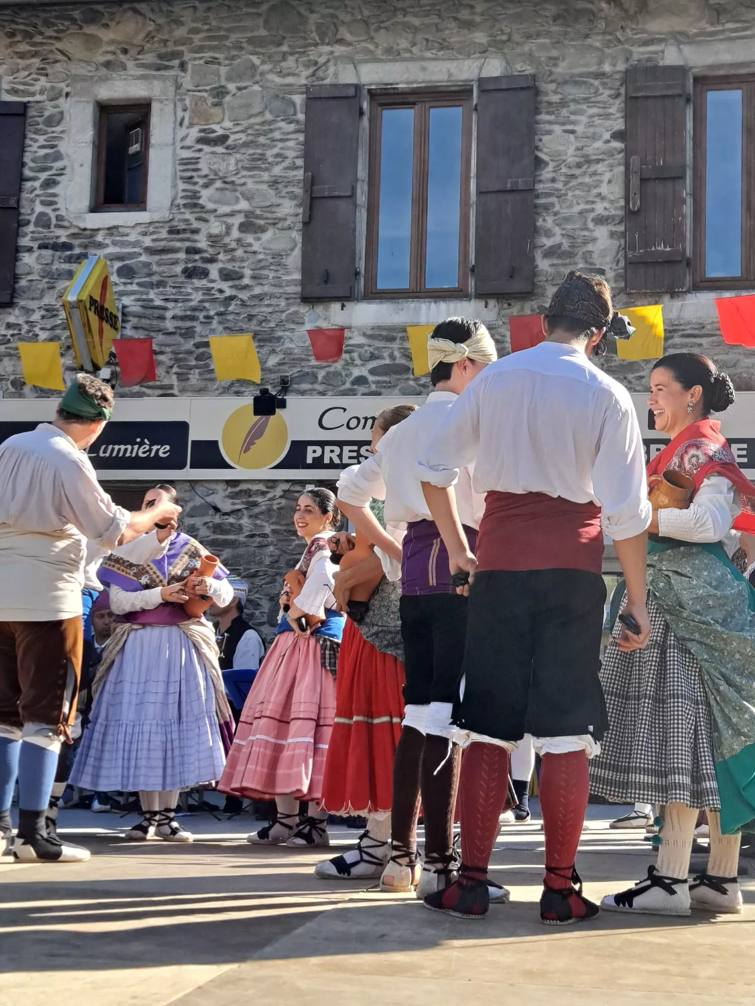 La Agrupación Folklórica Santa Cecilia en la Fête Franco-Aragonaise de Saint-Lary.