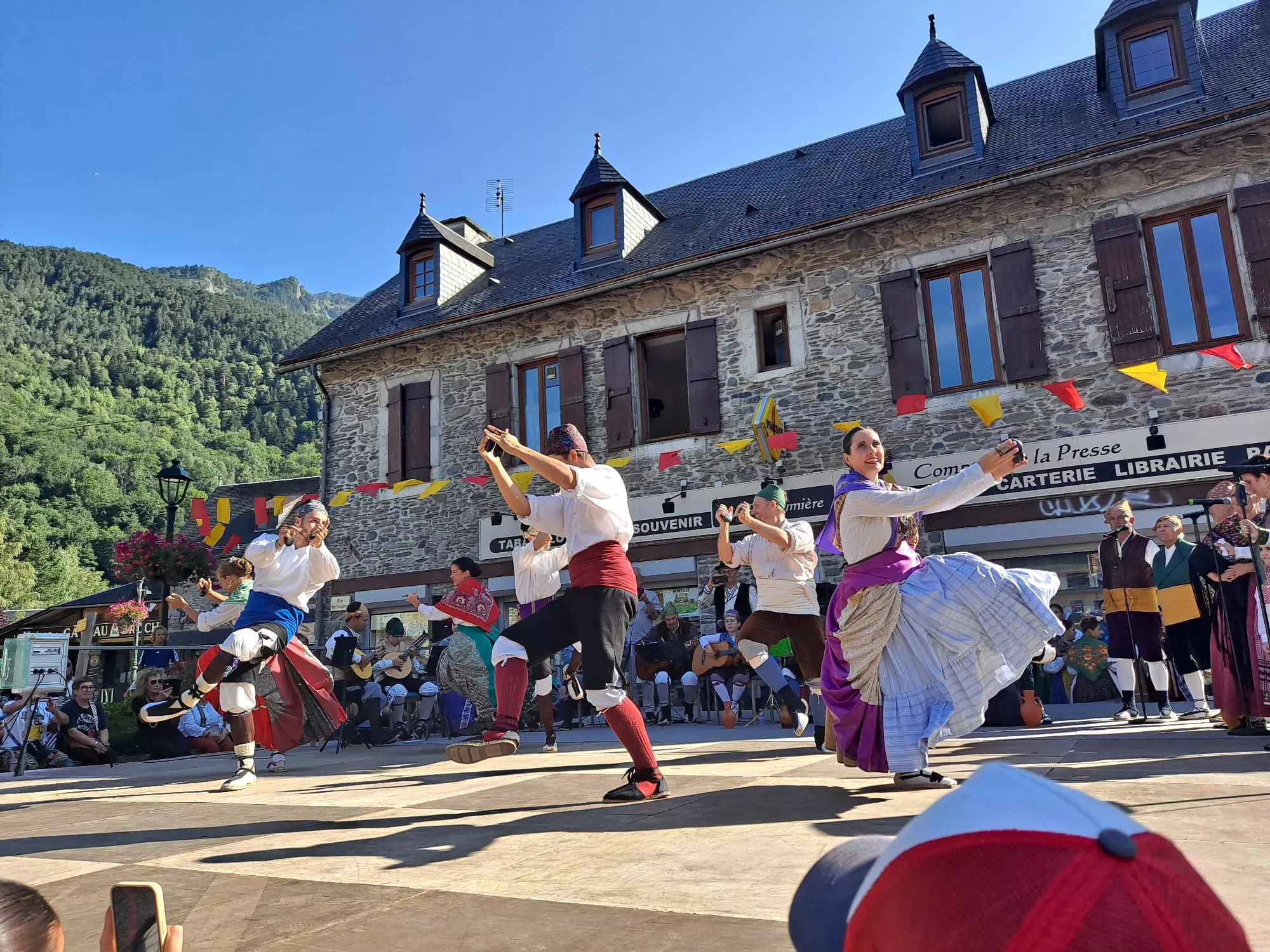 La Agrupación Folklórica Santa Cecilia en la Fête Franco-Aragonaise de Saint-Lary.