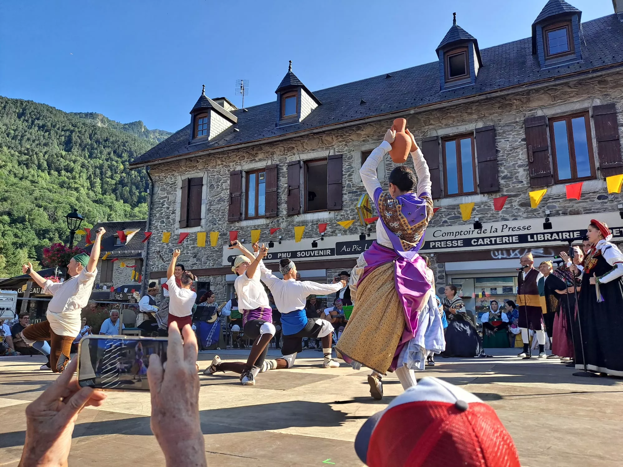 La Agrupación Folklórica Santa Cecilia en la Fête Franco-Aragonaise de Saint-Lary.