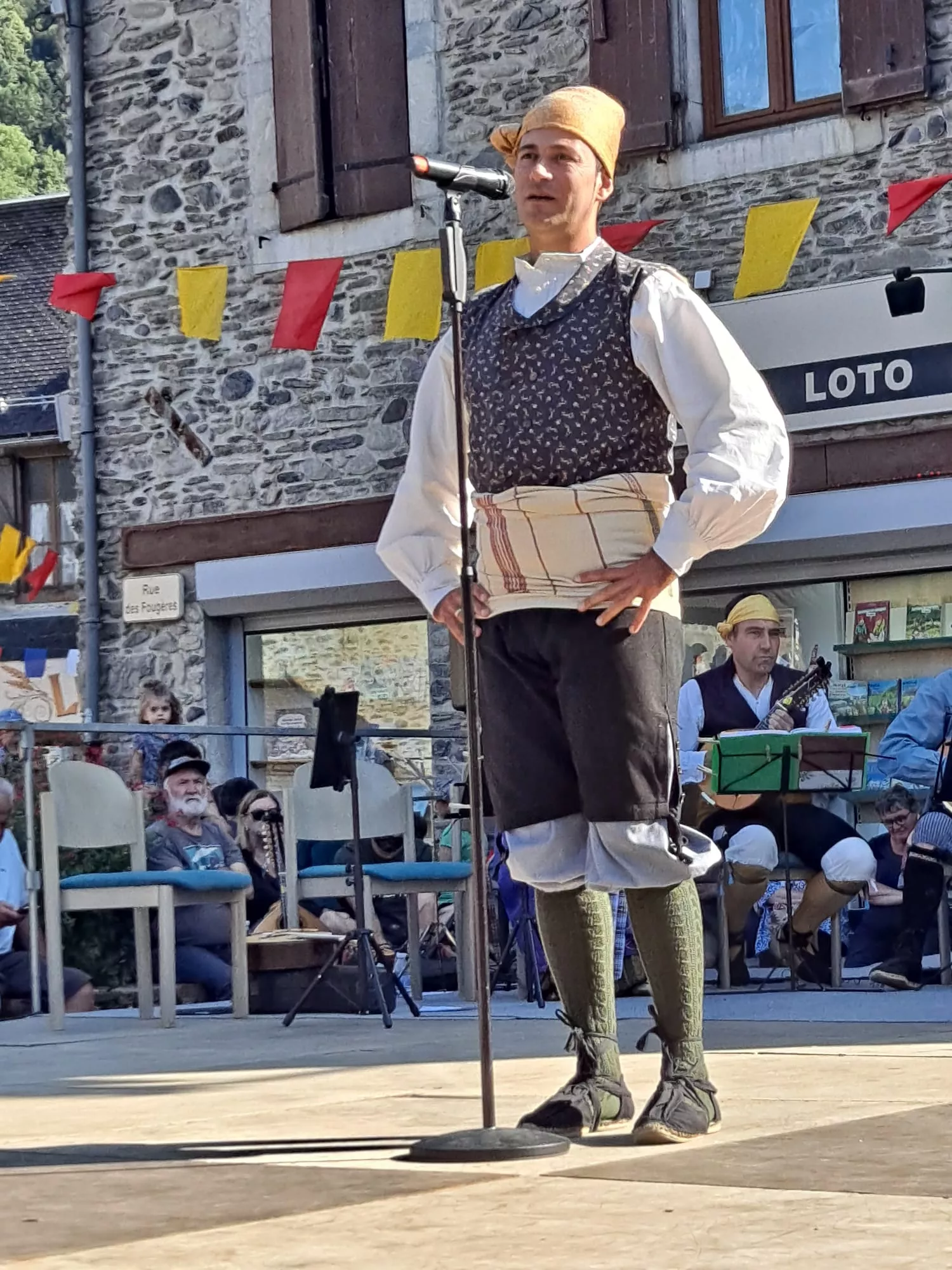 La Agrupación Folklórica Santa Cecilia en la Fête Franco-Aragonaise de Saint-Lary.