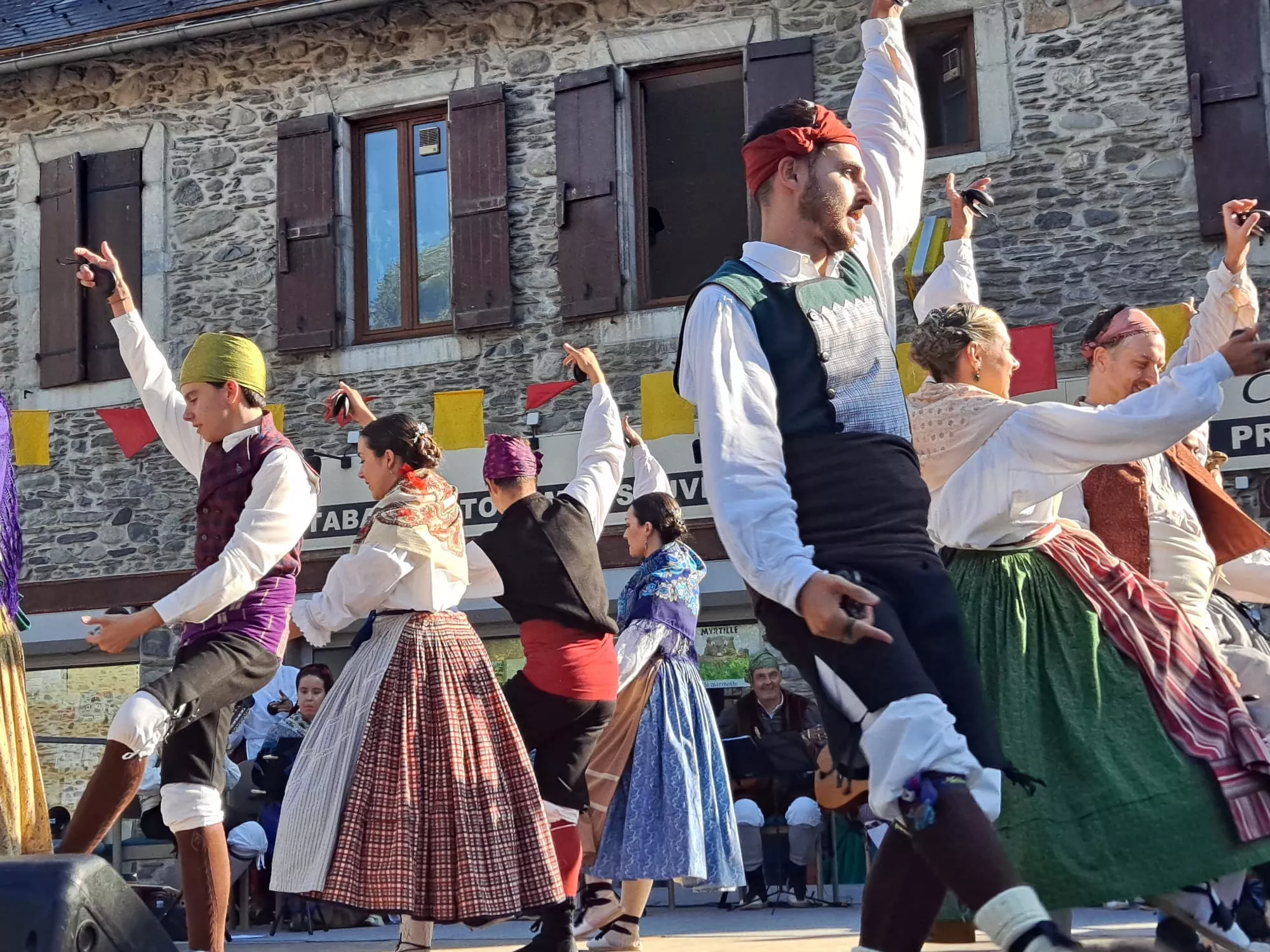 La Agrupación Folklórica Santa Cecilia en la Fête Franco-Aragonaise de Saint-Lary.