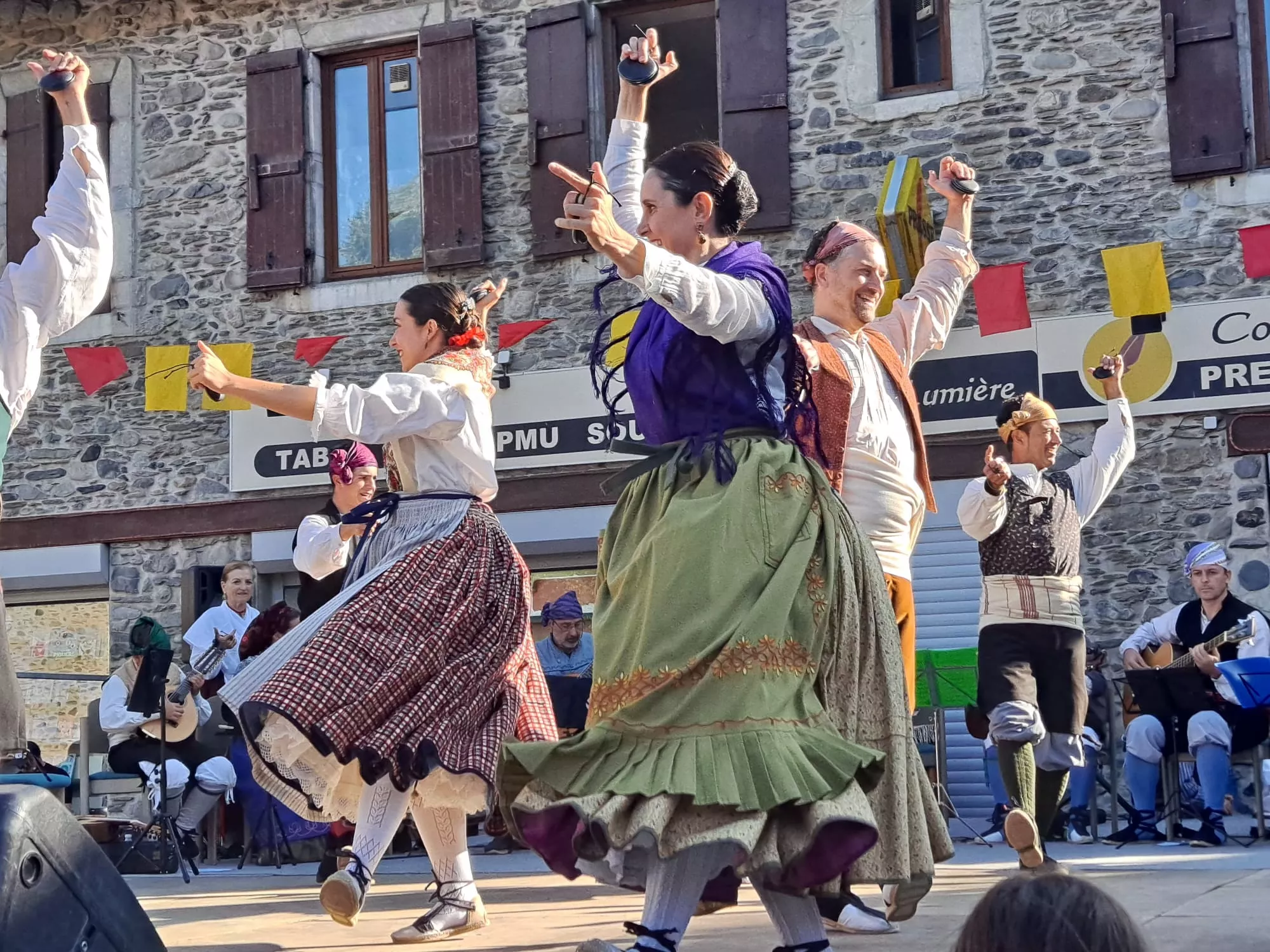 La Agrupación Folklórica Santa Cecilia en la Fête Franco-Aragonaise de Saint-Lary.