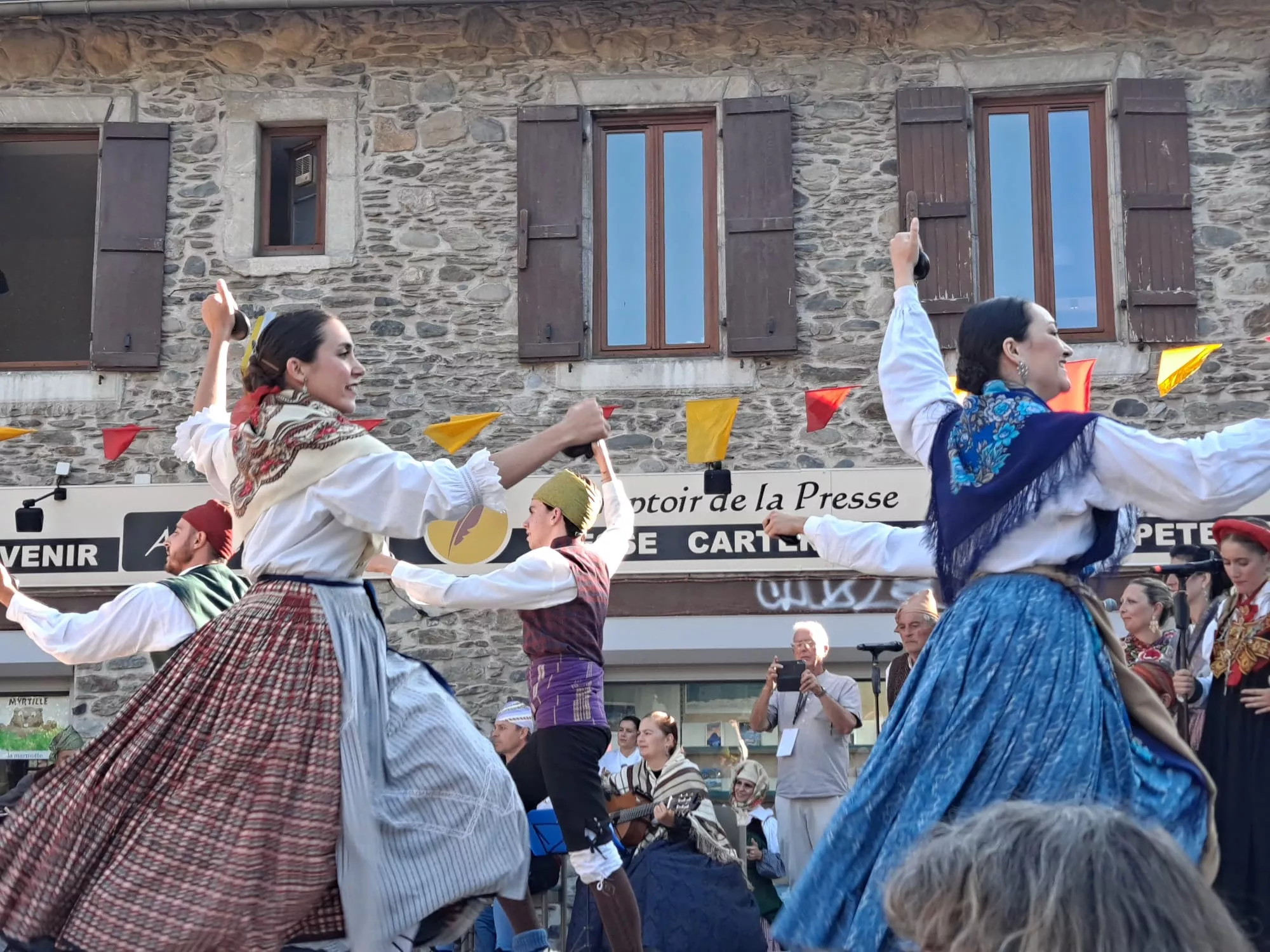 La Agrupación Folklórica Santa Cecilia en la Fête Franco-Aragonaise de Saint-Lary.