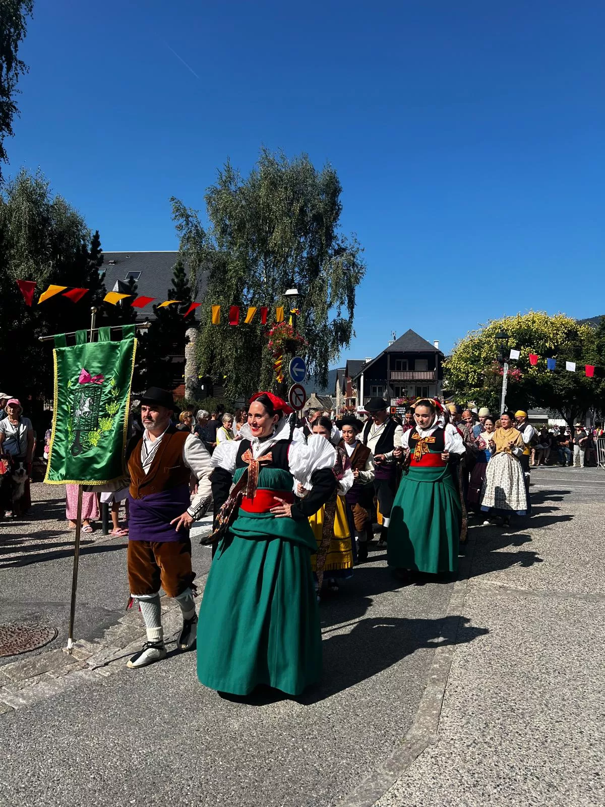 La Agrupación Folklórica Santa Cecilia en la Fête Franco-Aragonaise de Saint-Lary.