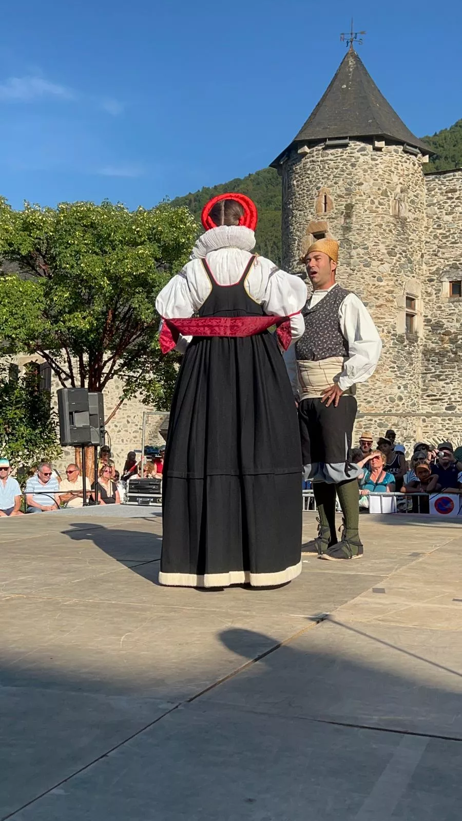 La Agrupación Folklórica Santa Cecilia en la Fête Franco-Aragonaise de Saint-Lary.