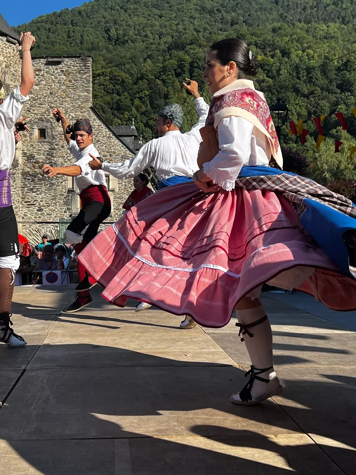 La Agrupación Folklórica Santa Cecilia en la Fête Franco-Aragonaise de Saint-Lary.