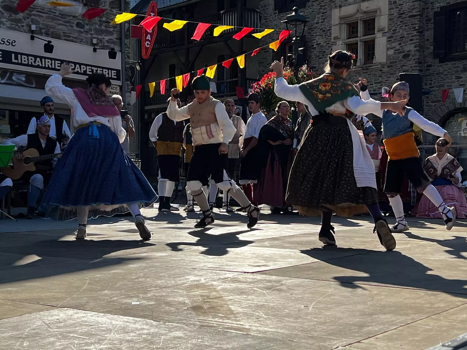 La Agrupación Folklórica Santa Cecilia en la Fête Franco-Aragonaise de Saint-Lary.
