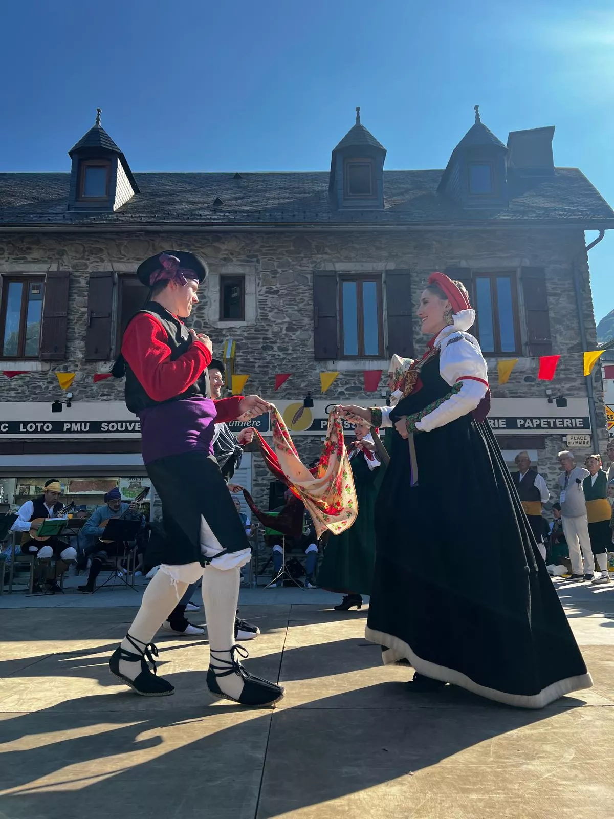 La Agrupación Folklórica Santa Cecilia en la Fête Franco-Aragonaise de Saint-Lary.