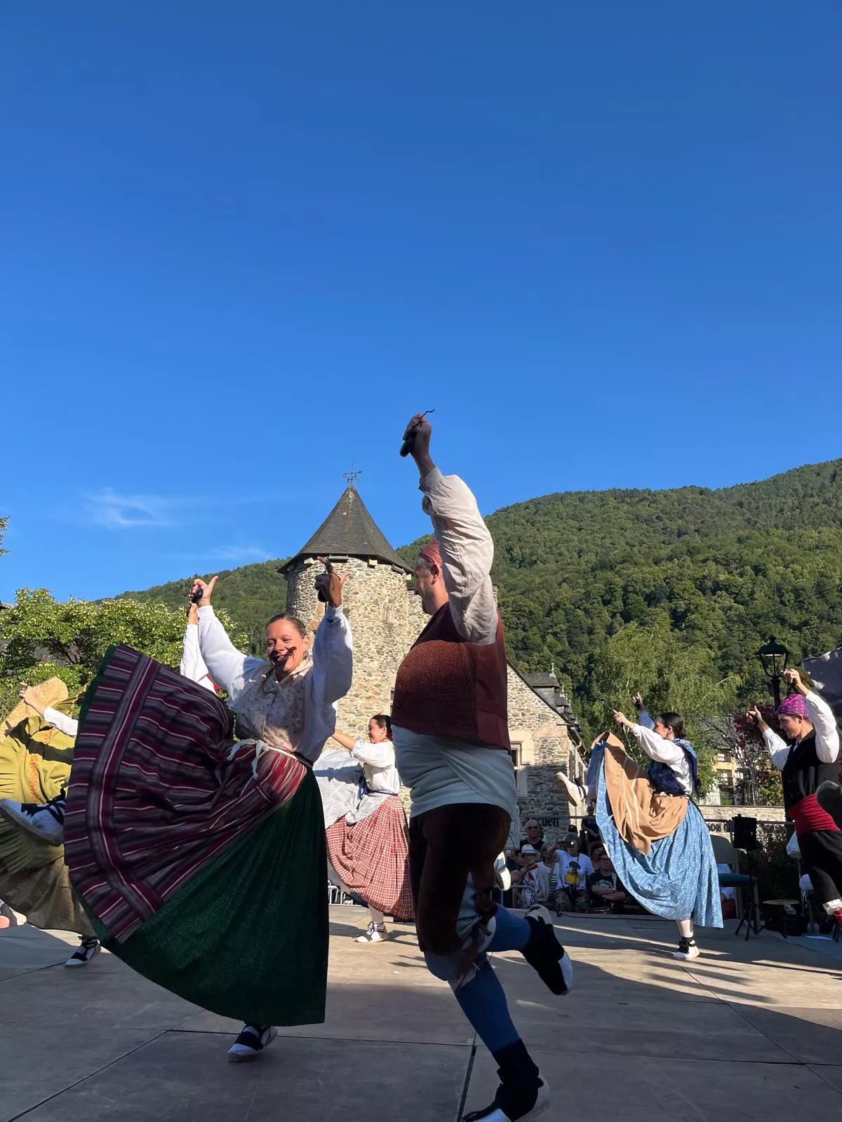 La Agrupación Folklórica Santa Cecilia en la Fête Franco-Aragonaise de Saint-Lary.