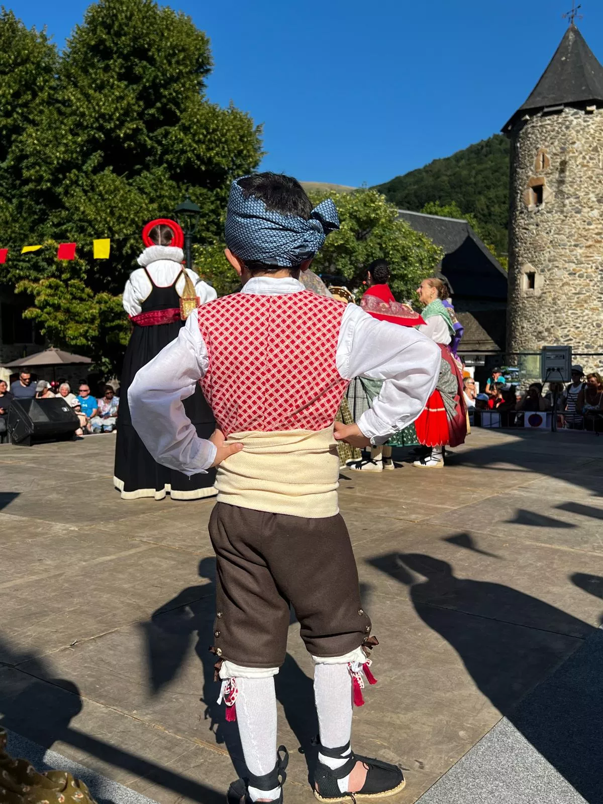 La Agrupación Folklórica Santa Cecilia en la Fête Franco-Aragonaise de Saint-Lary.