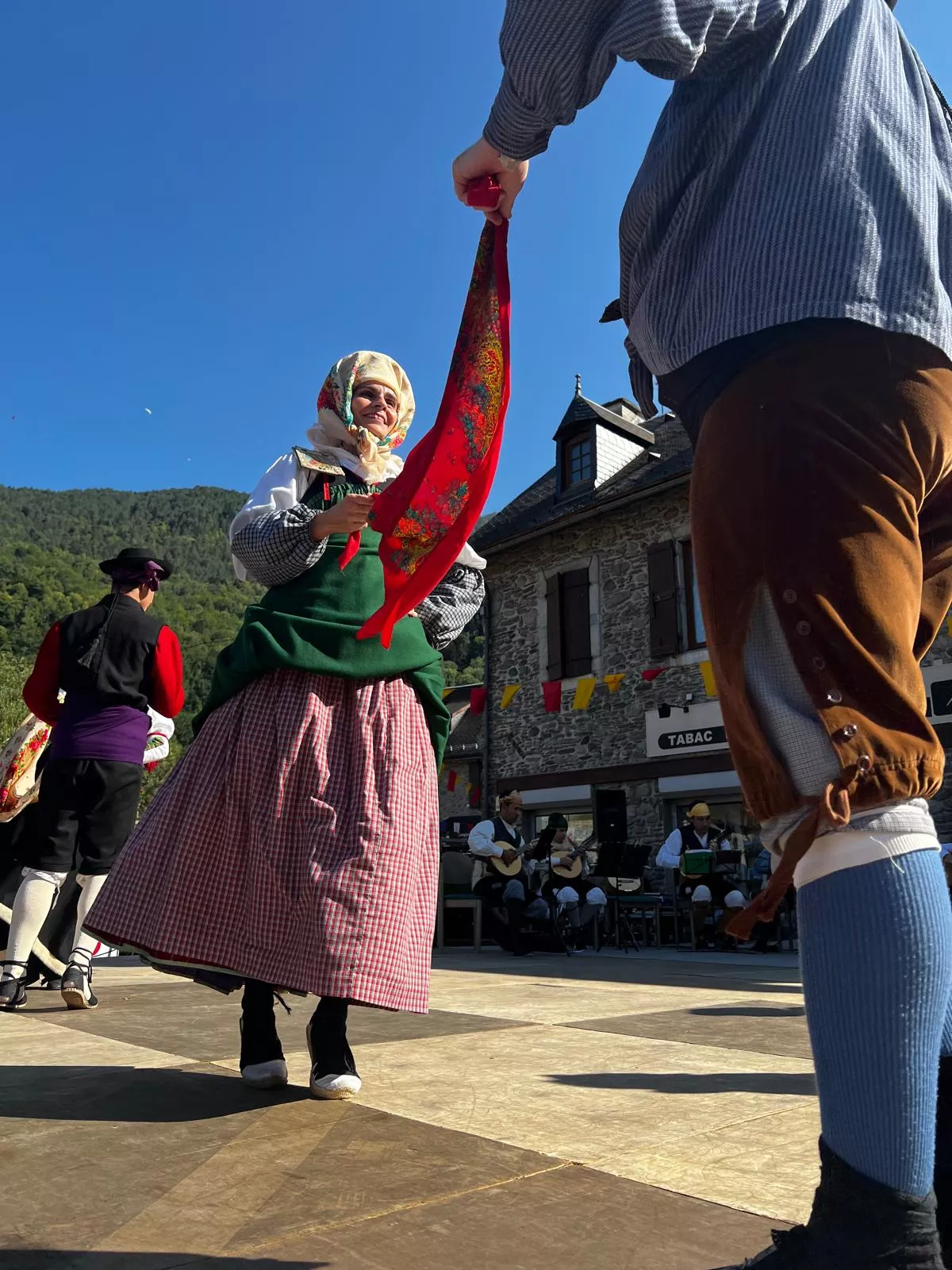 La Agrupación Folklórica Santa Cecilia en la Fête Franco-Aragonaise de Saint-Lary.