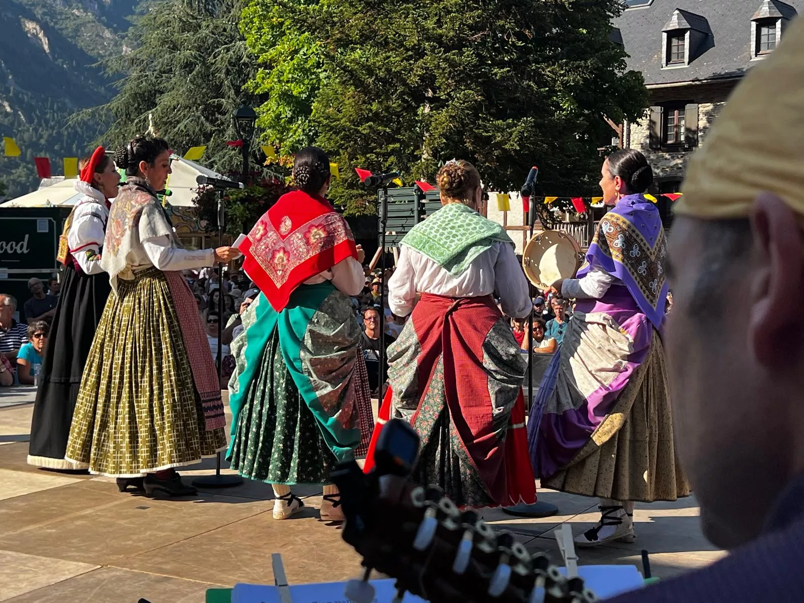 La Agrupación Folklórica Santa Cecilia en la Fête Franco-Aragonaise de Saint-Lary.