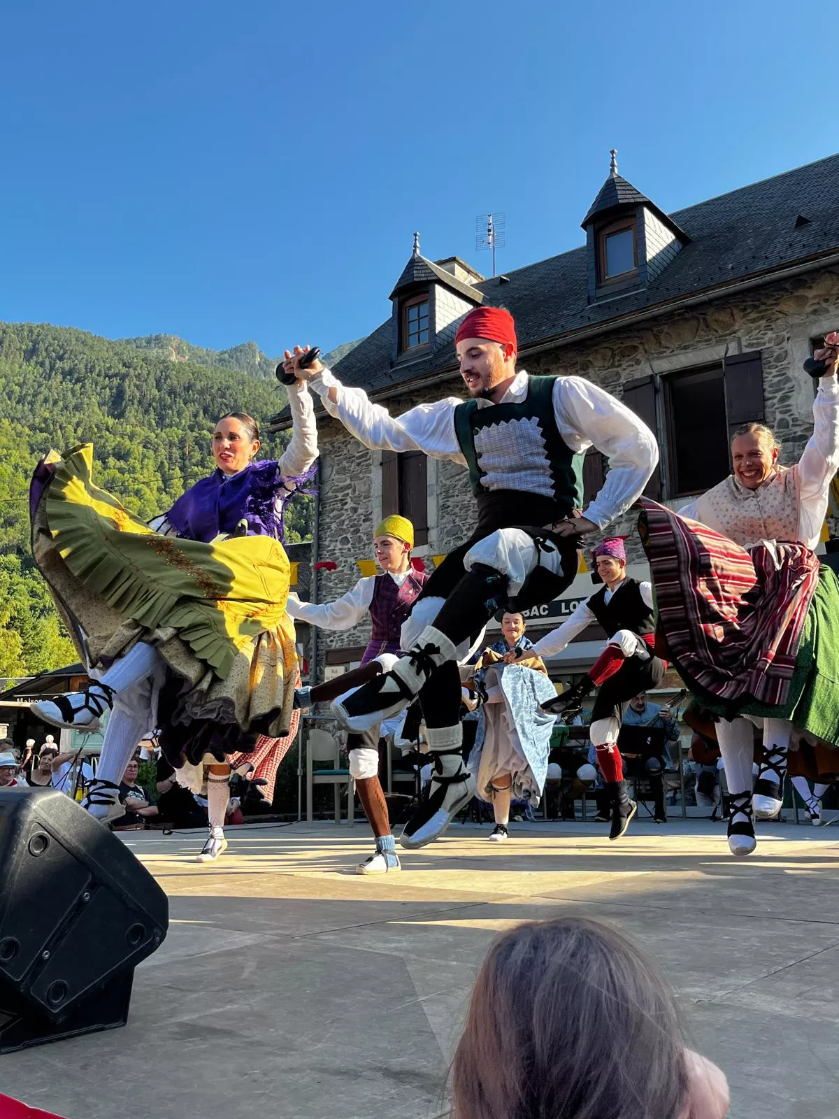 La Agrupación Folklórica Santa Cecilia en la Fête Franco-Aragonaise de Saint-Lary.