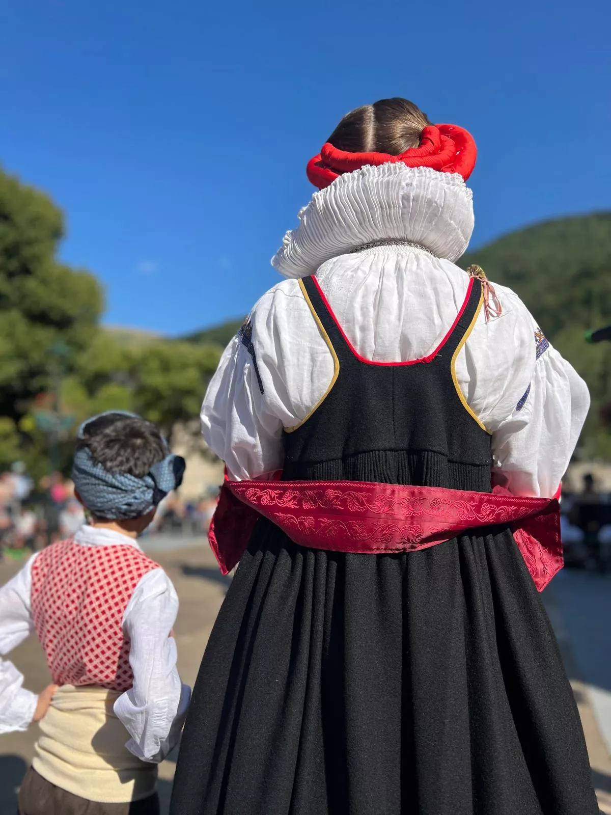 La Agrupación Folklórica Santa Cecilia en la Fête Franco-Aragonaise de Saint-Lary.