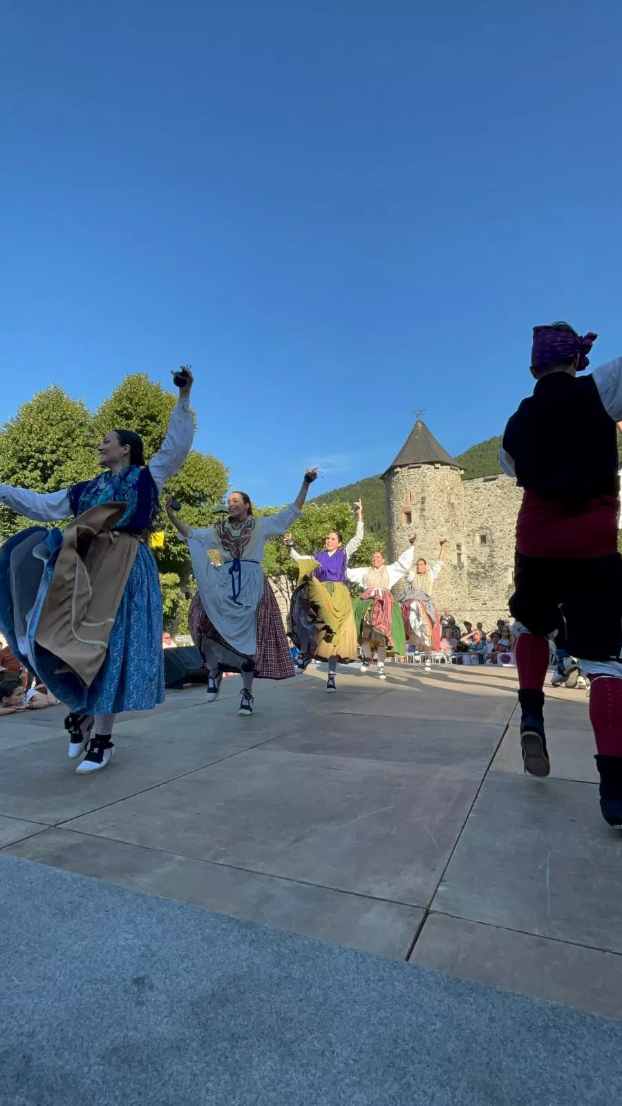 La Agrupación Folklórica Santa Cecilia en la Fête Franco-Aragonaise de Saint-Lary.