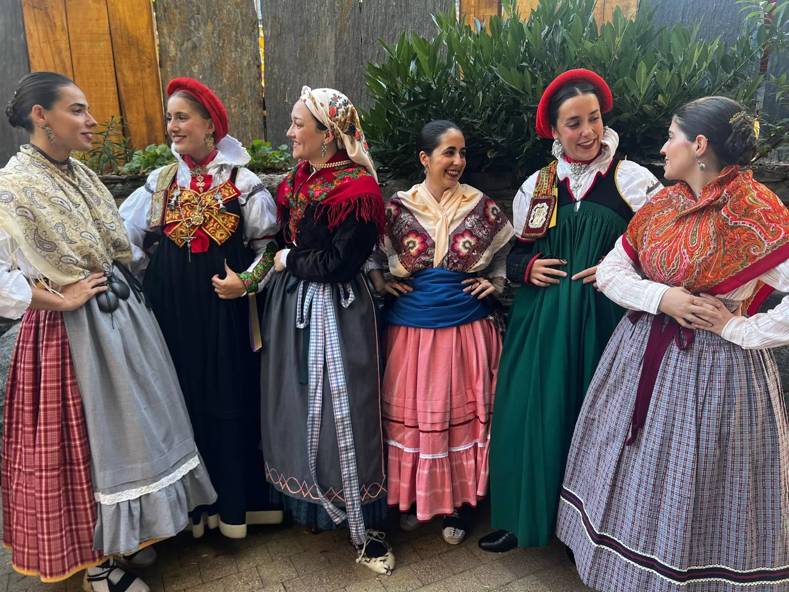 La Agrupación Folklórica Santa Cecilia en la Fête Franco-Aragonaise de Saint-Lary.