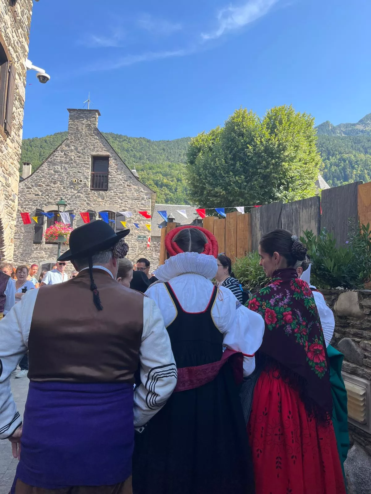 La Agrupación Folklórica Santa Cecilia en la Fête Franco-Aragonaise de Saint-Lary.