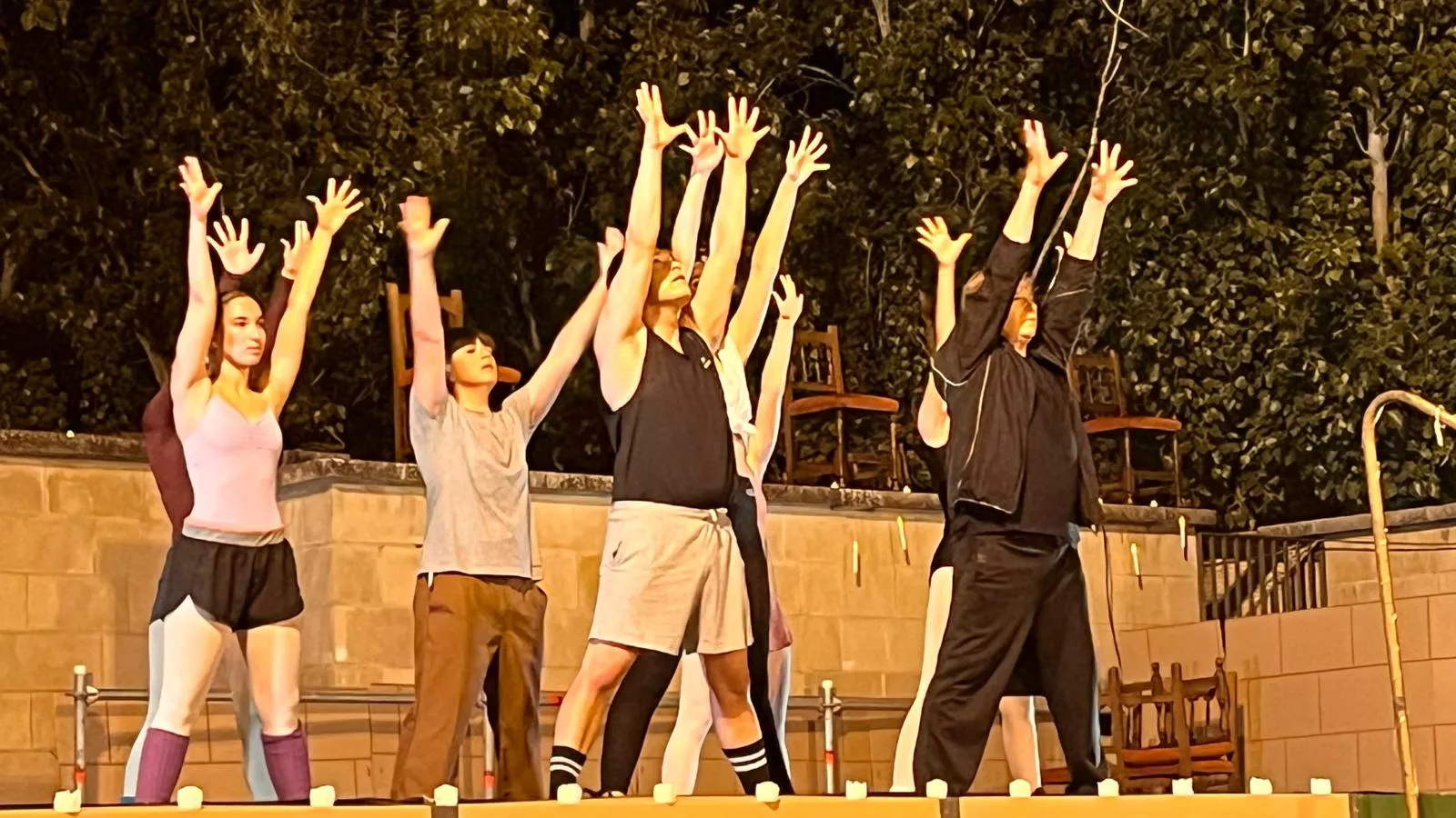 Actuación de Espacio Danza Hueca en la plaza General Alsina. Foto Mercedes Manterola
