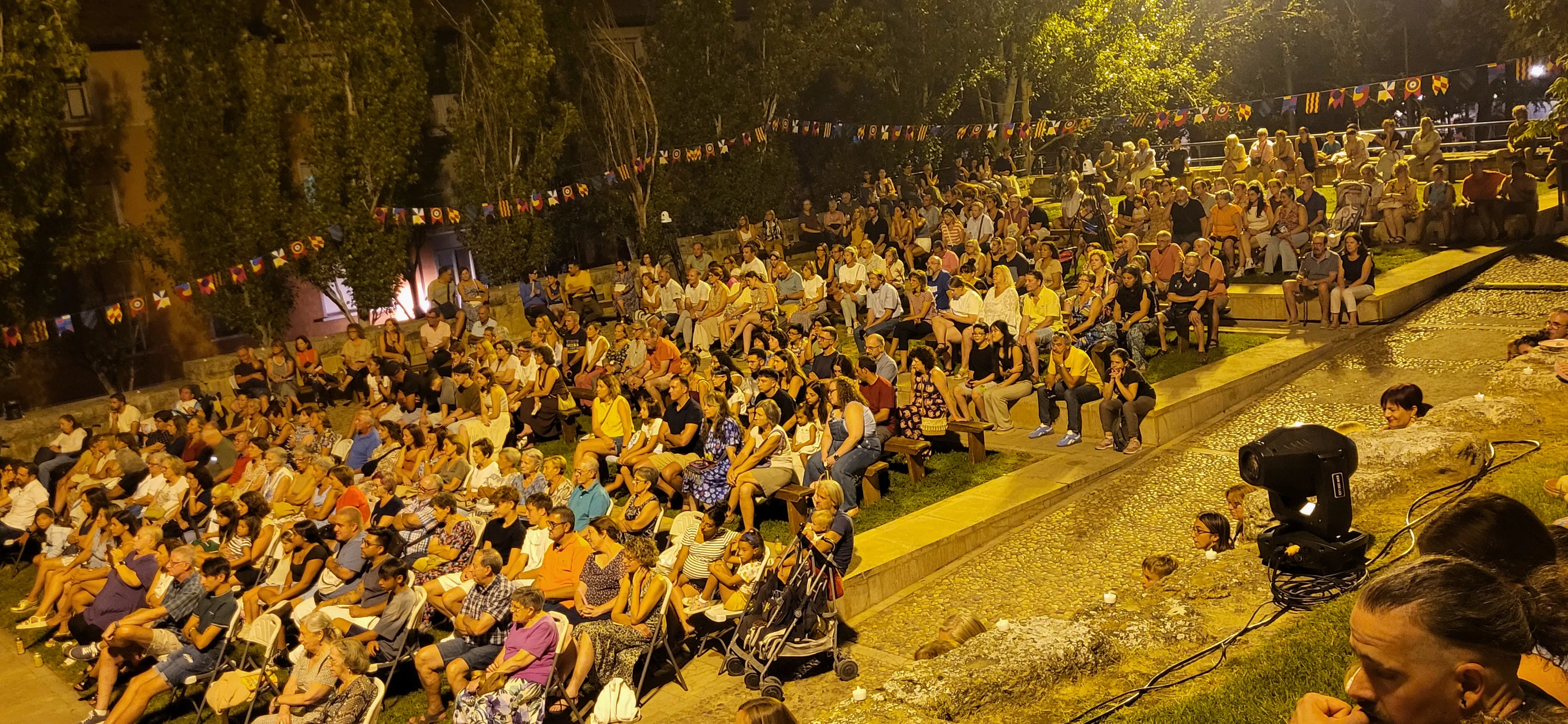 Actuación de Espacio Danza Hueca en la plaza General Alsina. Foto Mercedes Manterola