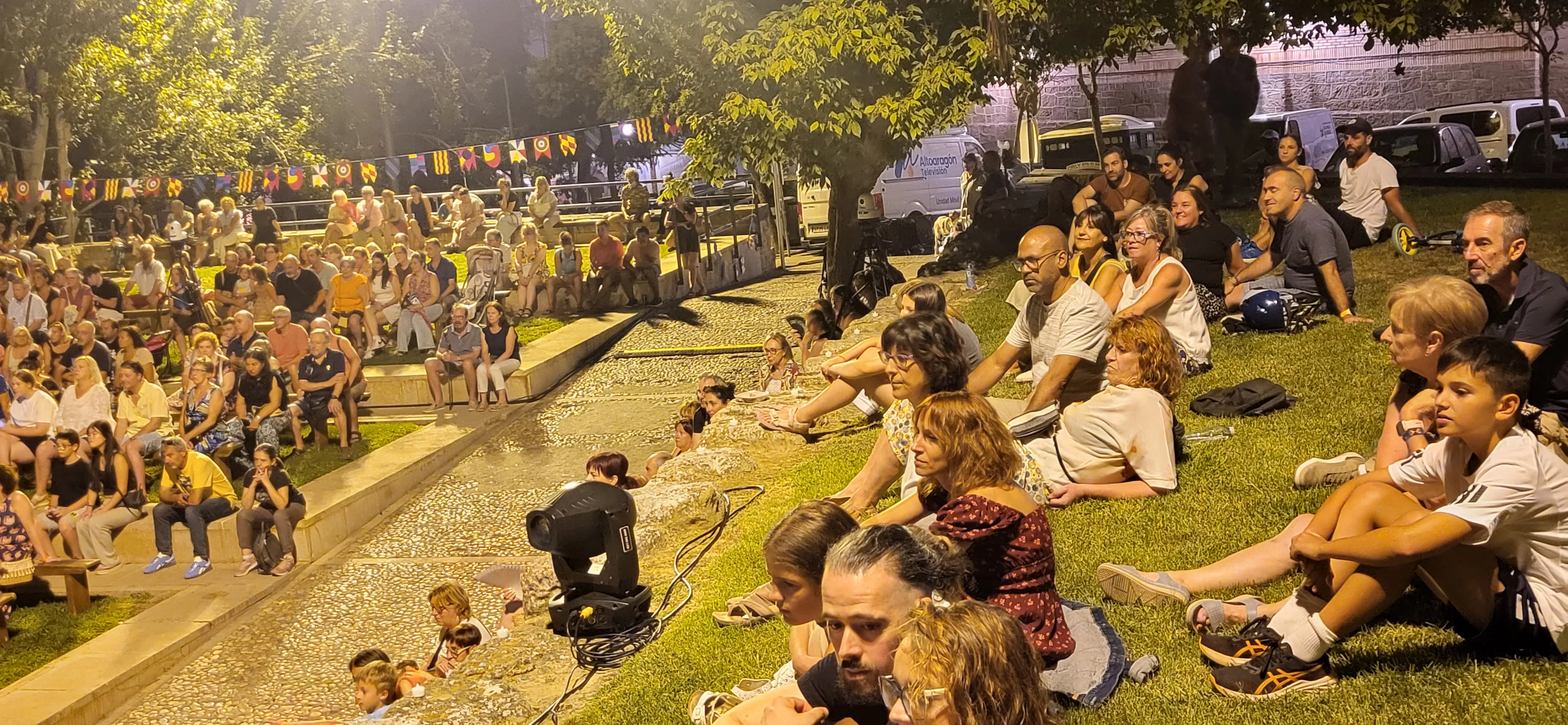 Actuación de Espacio Danza Hueca en la plaza General Alsina. Foto Mercedes Manterola