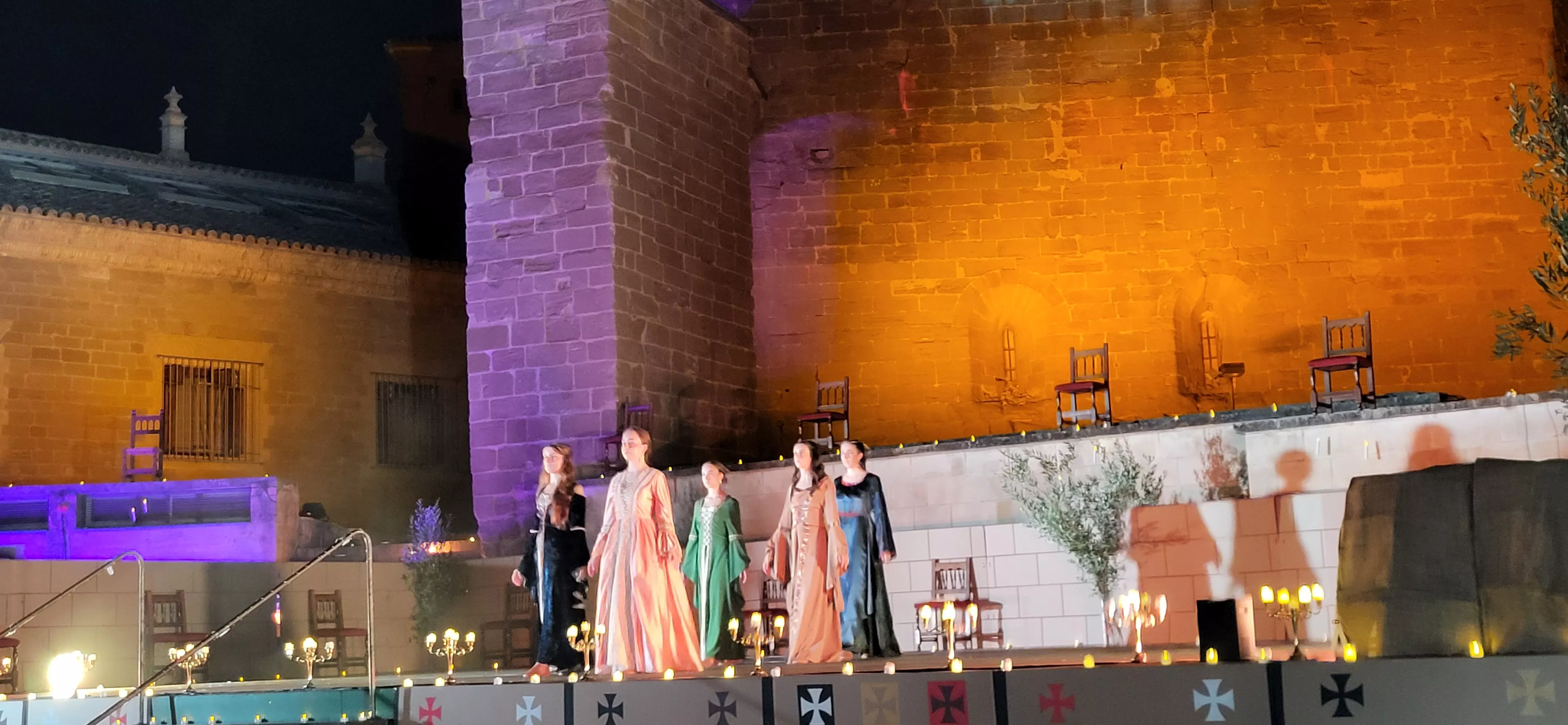 Actuación de Espacio Danza Hueca en la plaza General Alsina. Foto Mercedes Manterola