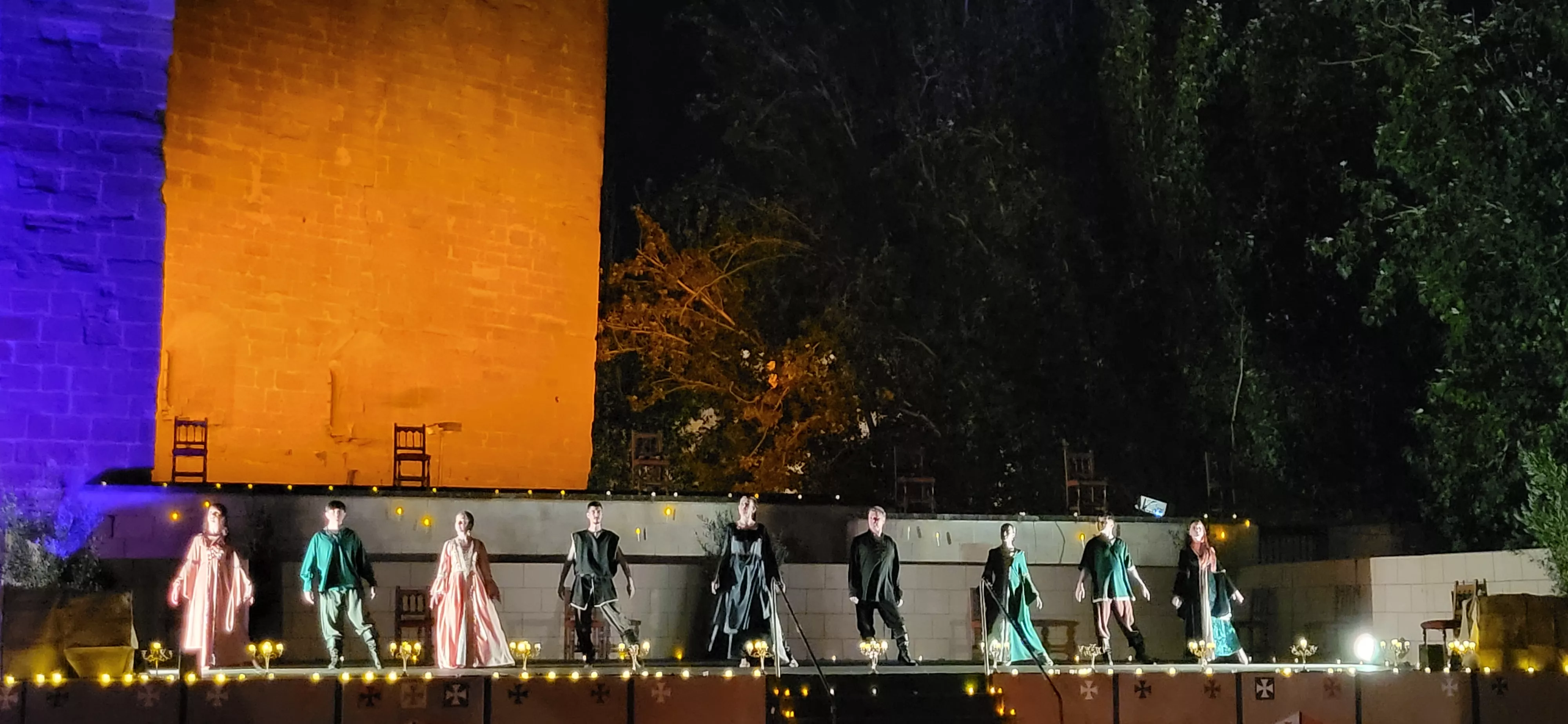 Actuación de Espacio Danza Hueca en la plaza General Alsina. Foto Mercedes Manterola