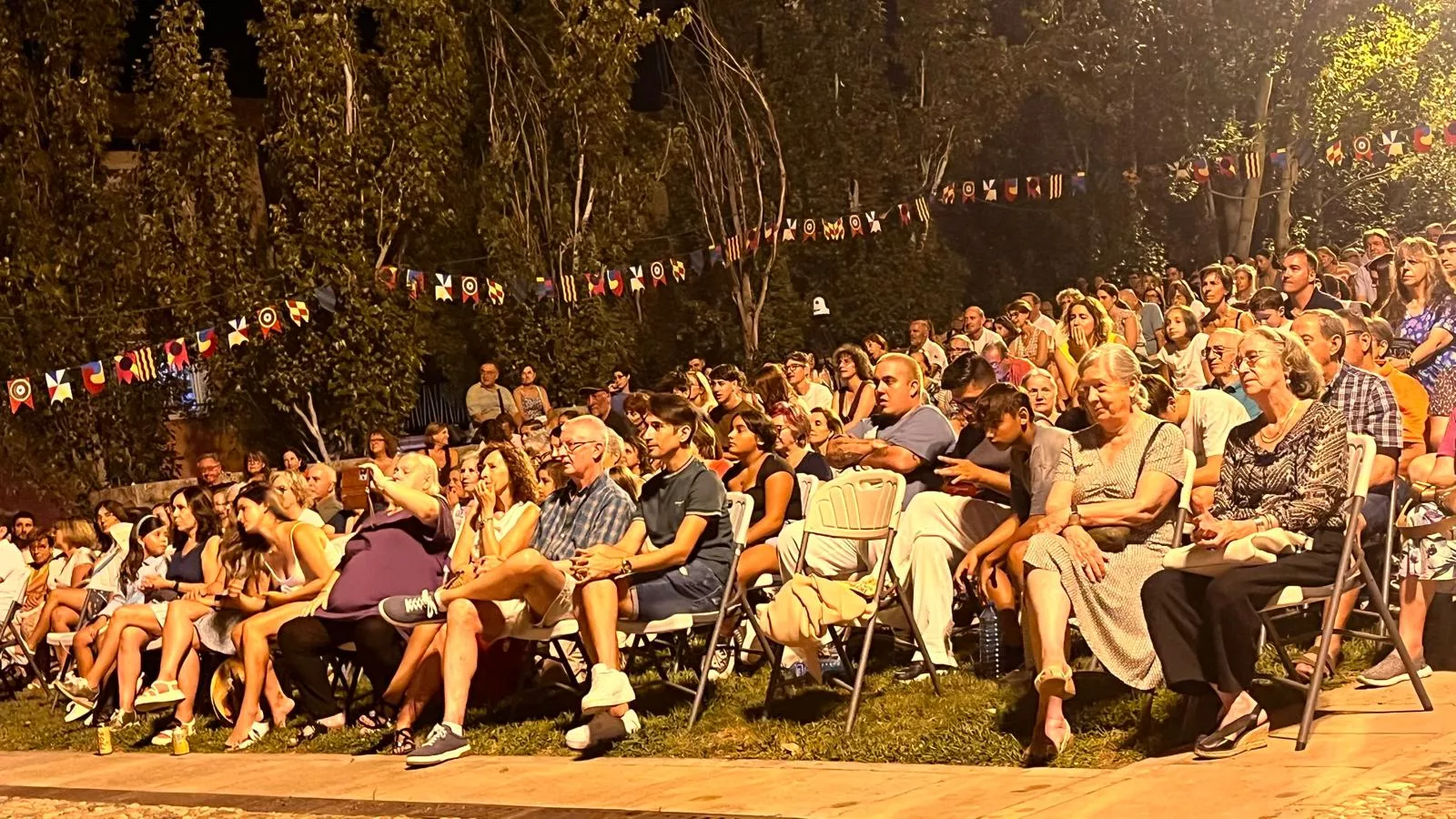 Actuación de Espacio Danza Hueca en la plaza General Alsina. Foto Mercedes Manterola
