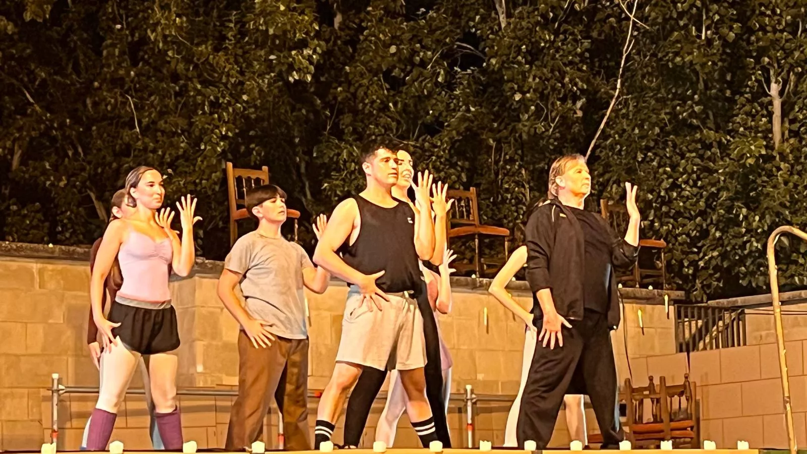 Actuación de Espacio Danza Hueca en la plaza General Alsina. Foto Mercedes Manterola