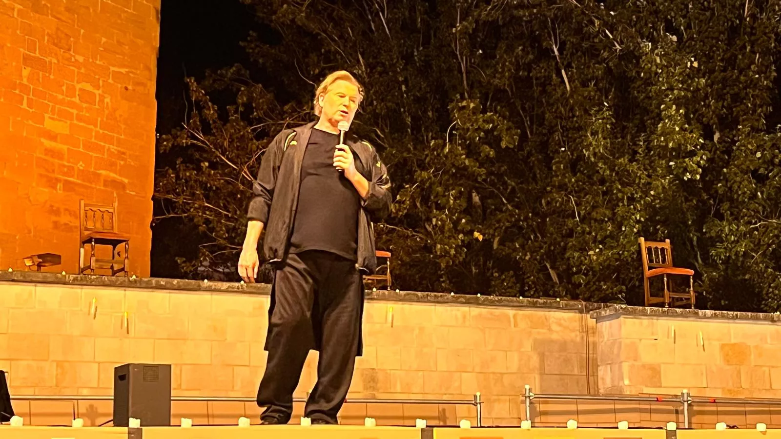 Actuación de Espacio Danza Hueca en la plaza General Alsina. Foto Mercedes Manterola