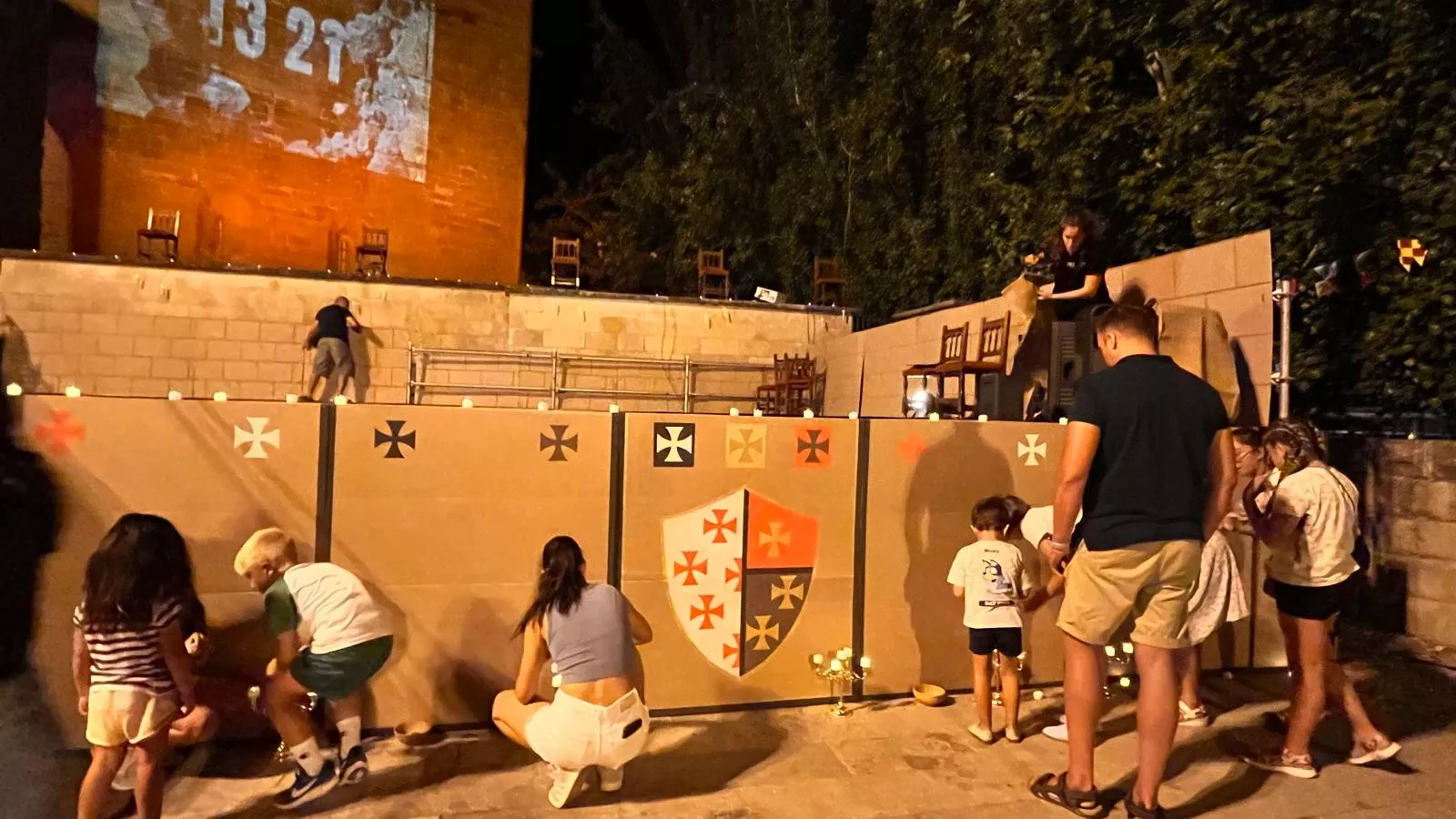 Actuación de Espacio Danza Hueca en la plaza General Alsina. Foto Mercedes Manterola