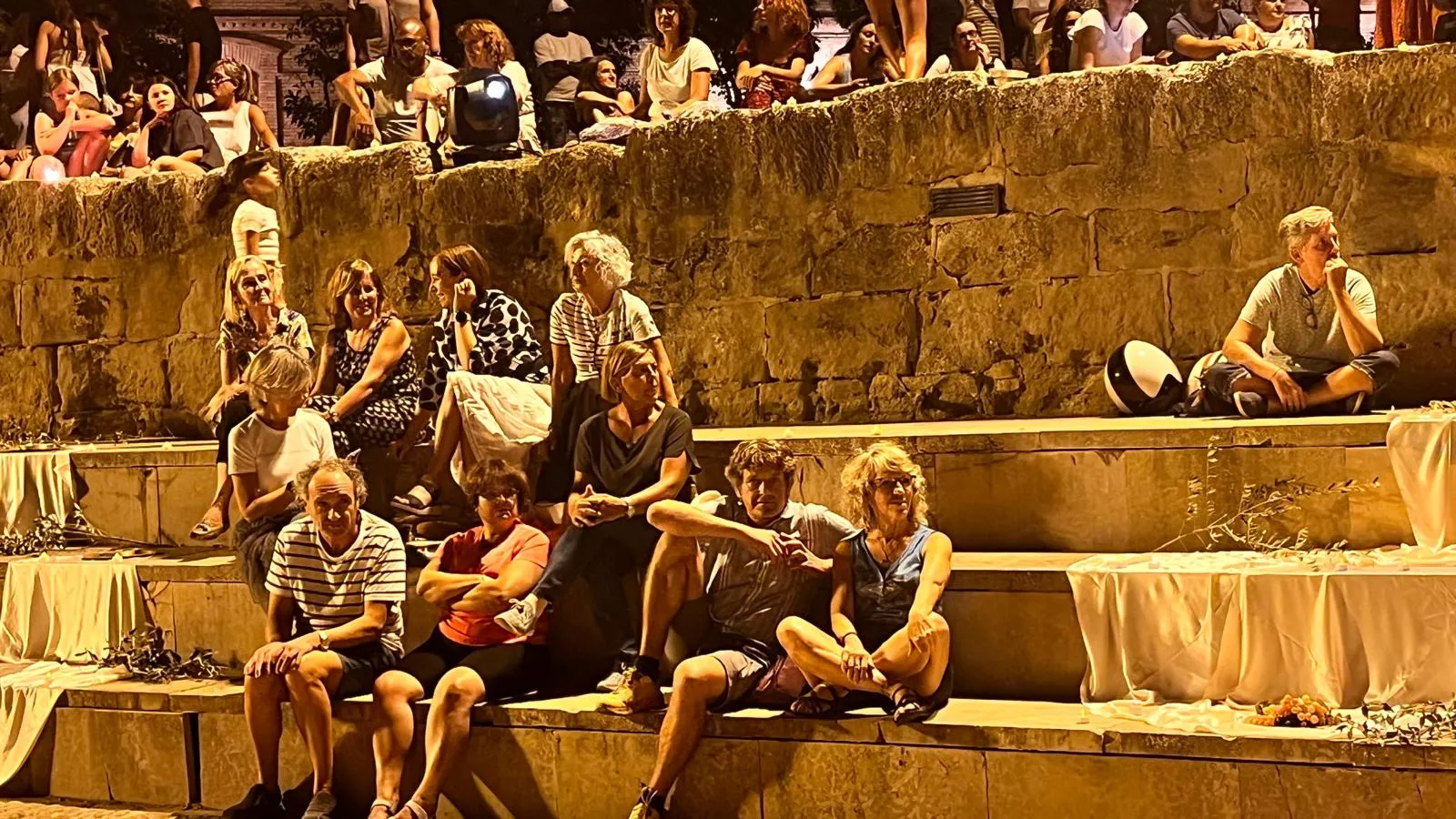 Actuación de Espacio Danza Hueca en la plaza General Alsina. Foto Mercedes Manterola