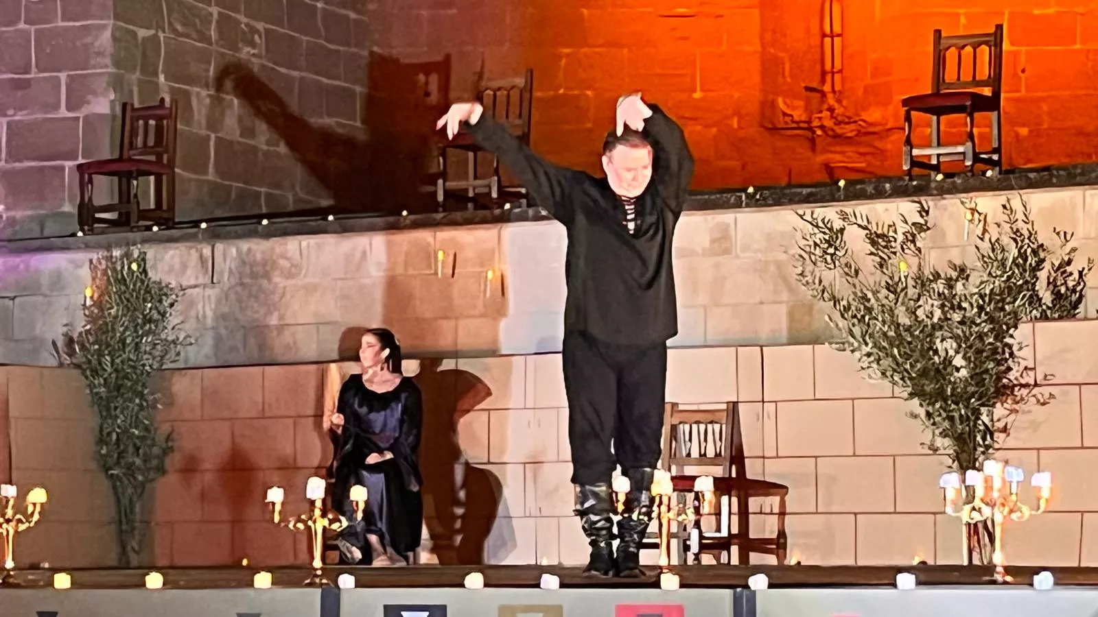 Actuación de Espacio Danza Hueca en la plaza General Alsina. Foto Mercedes Manterola