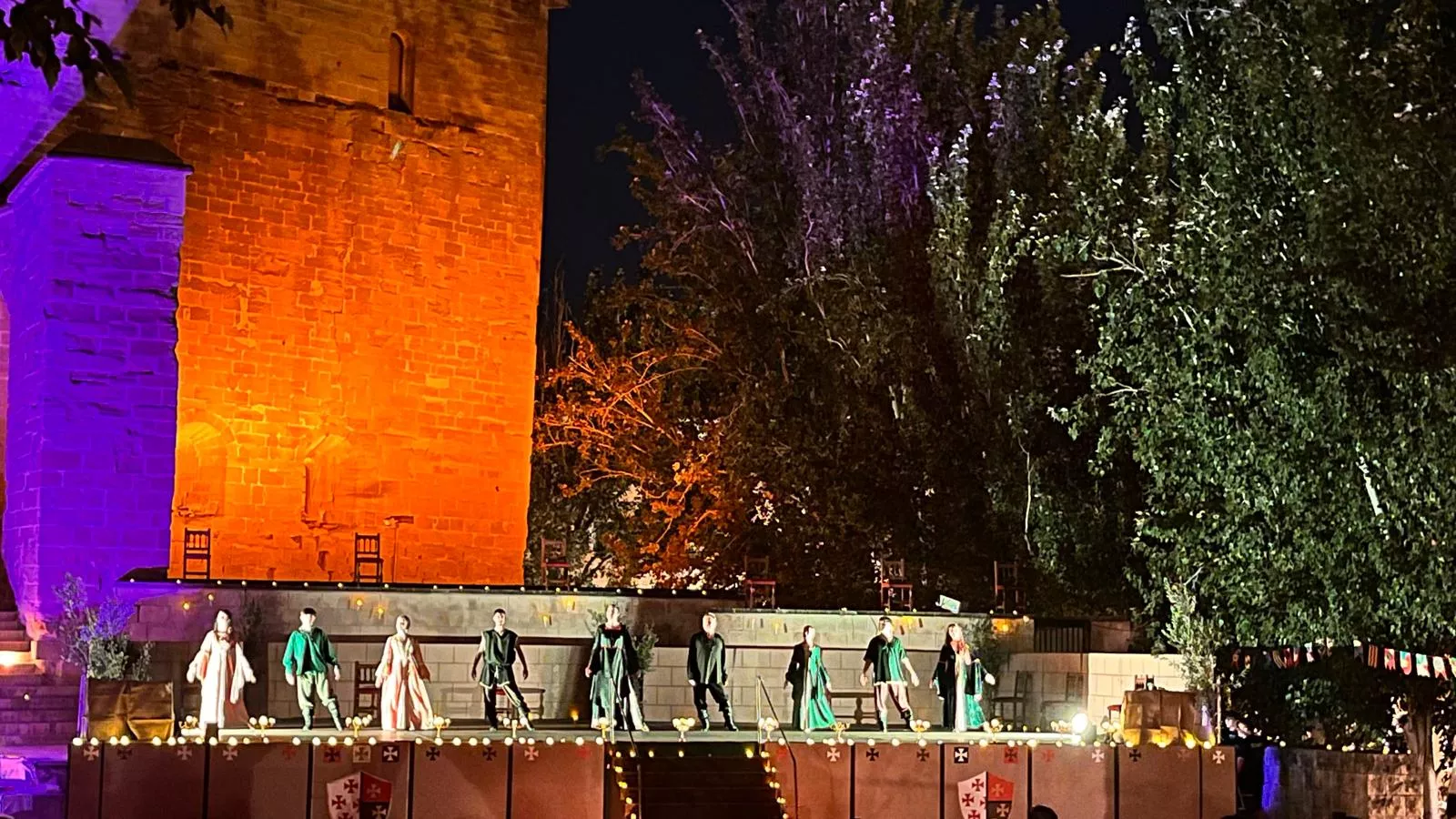 Actuación de Espacio Danza Hueca en la plaza General Alsina. Foto Mercedes Manterola