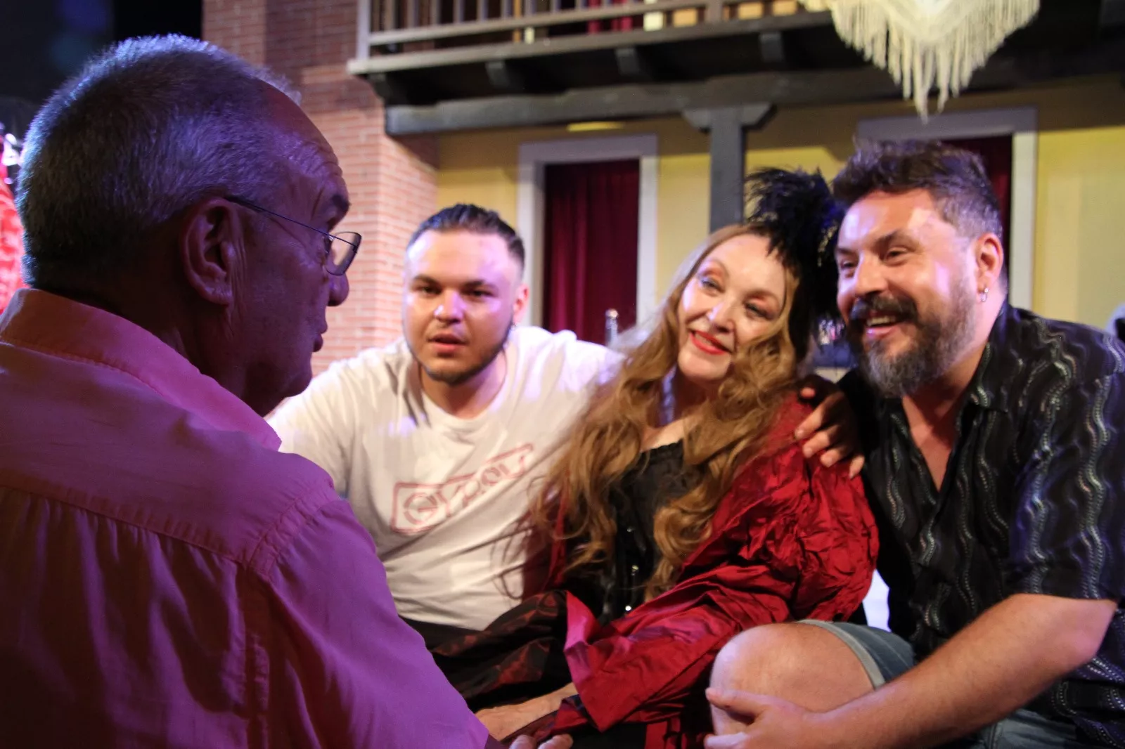 Actuación de Estrella Blanco, María Petri y Víctor Huedo en Robres. Foto Carlos Neofato
