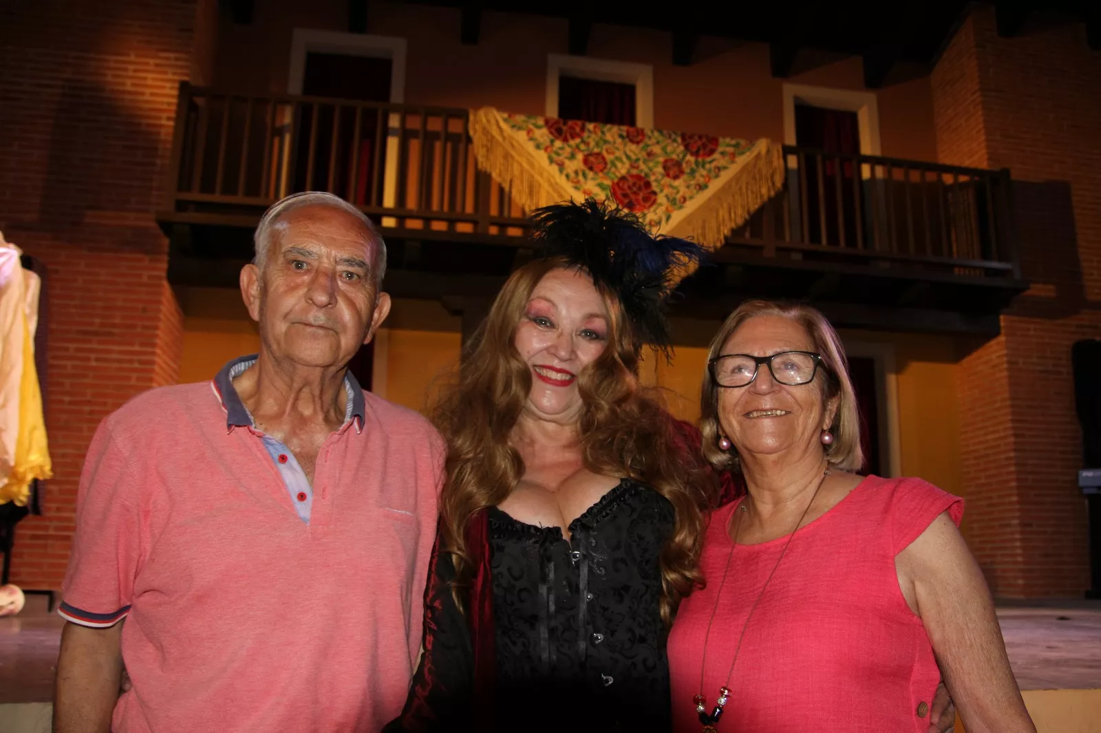 Actuación de Estrella Blanco, María Petri y Víctor Huedo en Robres. Foto Carlos Neofato