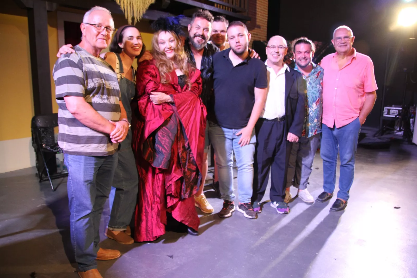 Actuación de Estrella Blanco, María Petri y Víctor Huedo en Robres. Foto Carlos Neofato
