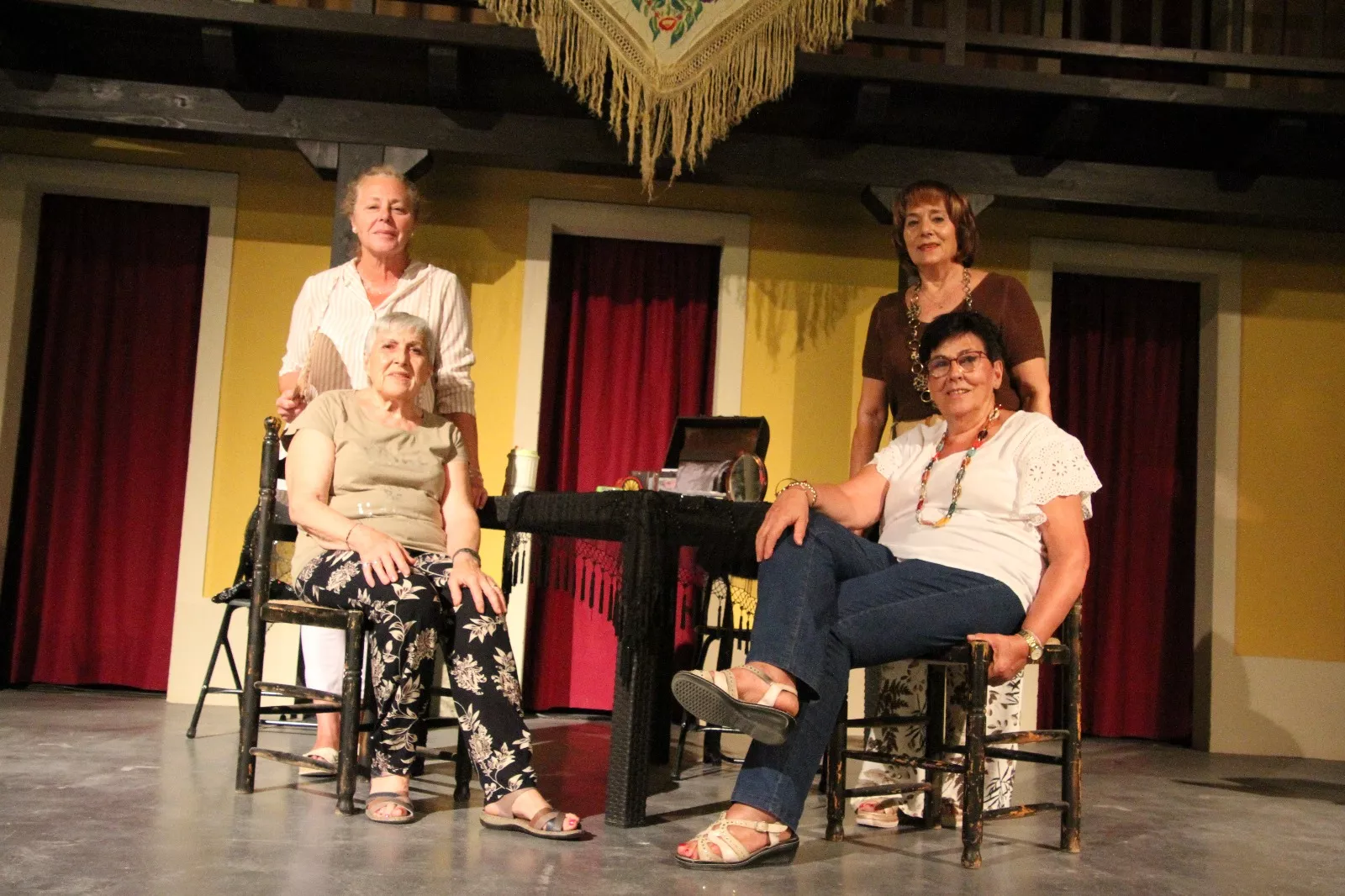 Actuación de Estrella Blanco, María Petri y Víctor Huedo en Robres. Foto Carlos Neofato