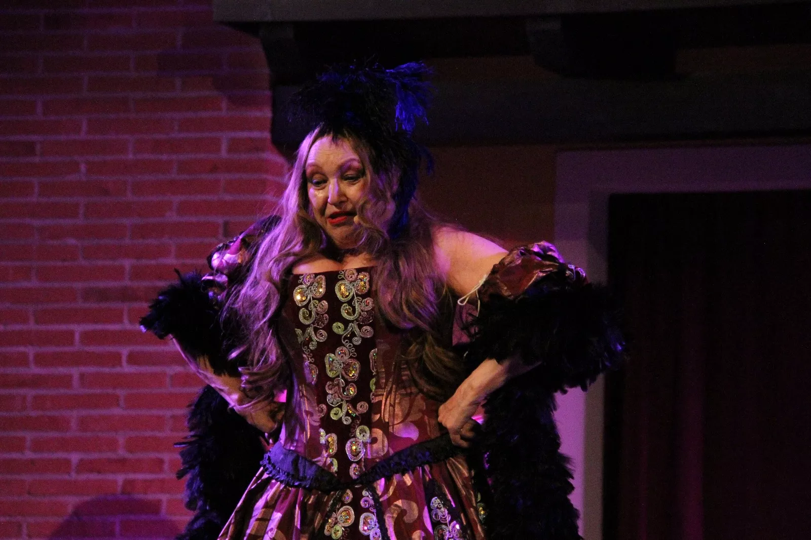 Actuación de Estrella Blanco, María Petri y Víctor Huedo en Robres. Foto Carlos Neofato