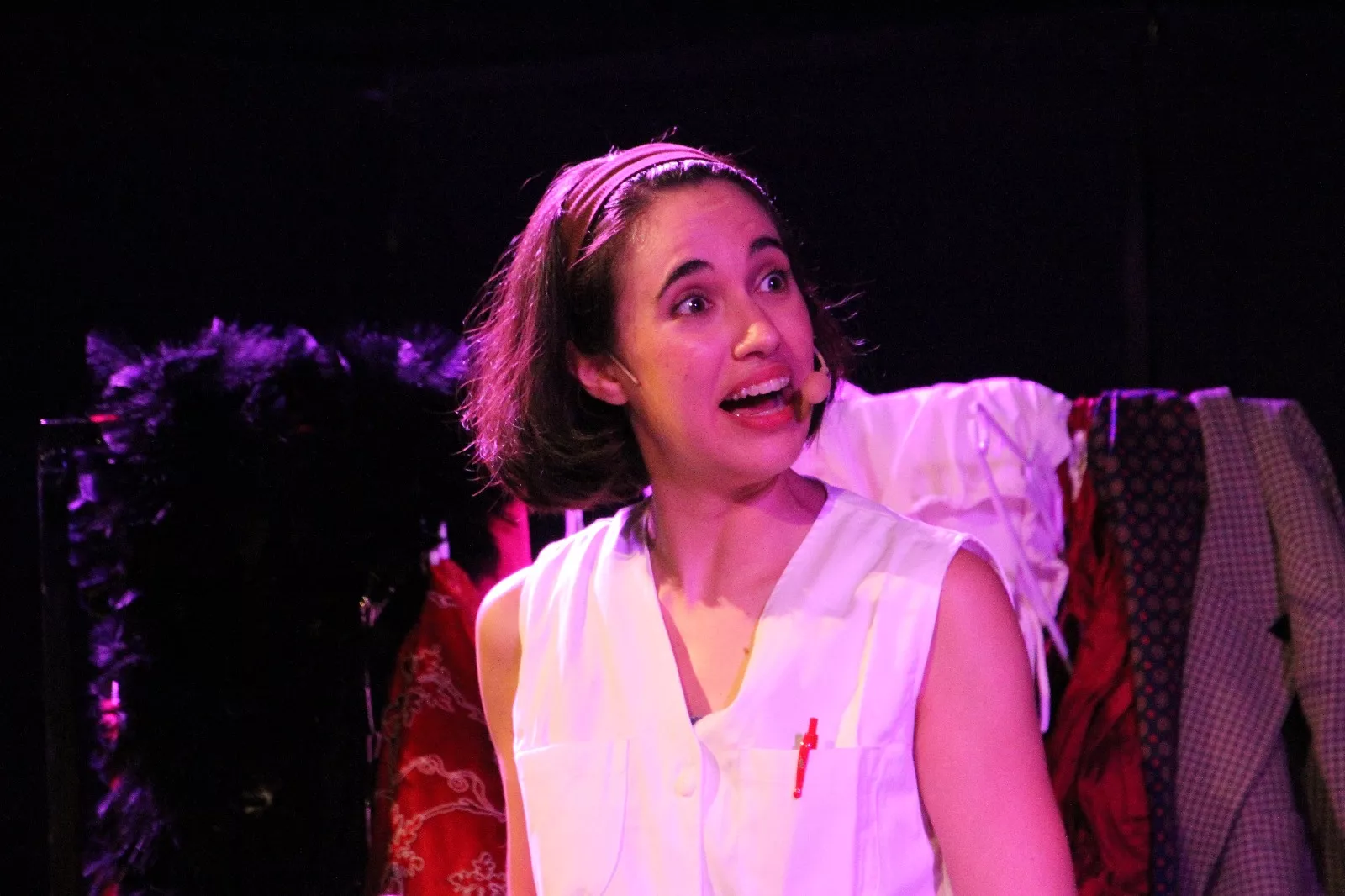 Actuación de Estrella Blanco, María Petri y Víctor Huedo en Robres. Foto Carlos Neofato