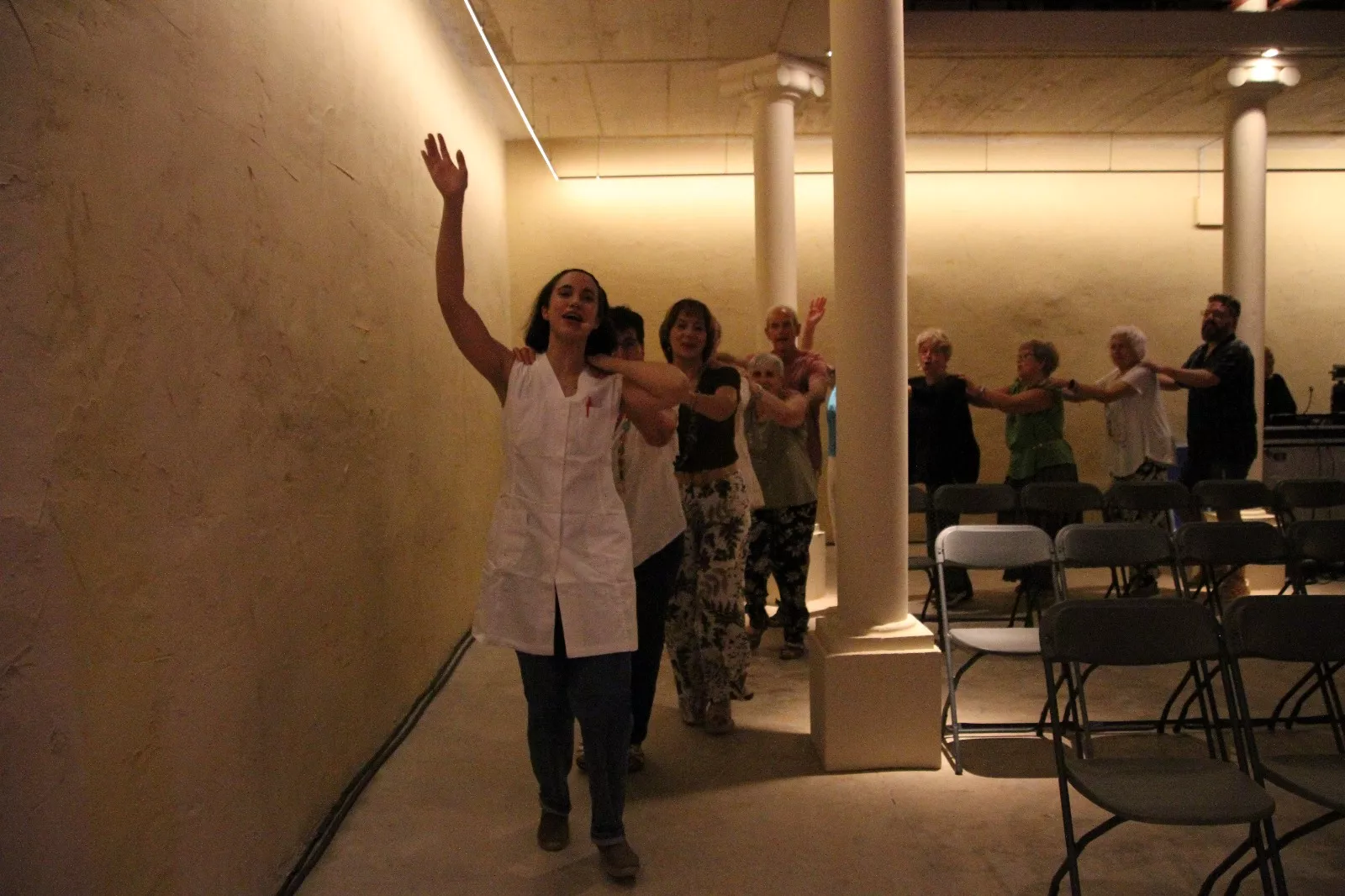 Actuación de Estrella Blanco, María Petri y Víctor Huedo en Robres. Foto Carlos Neofato