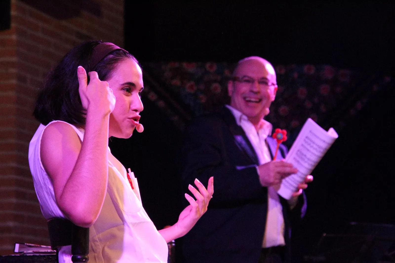 Actuación de Estrella Blanco, María Petri y Víctor Huedo en Robres. Foto Carlos Neofato