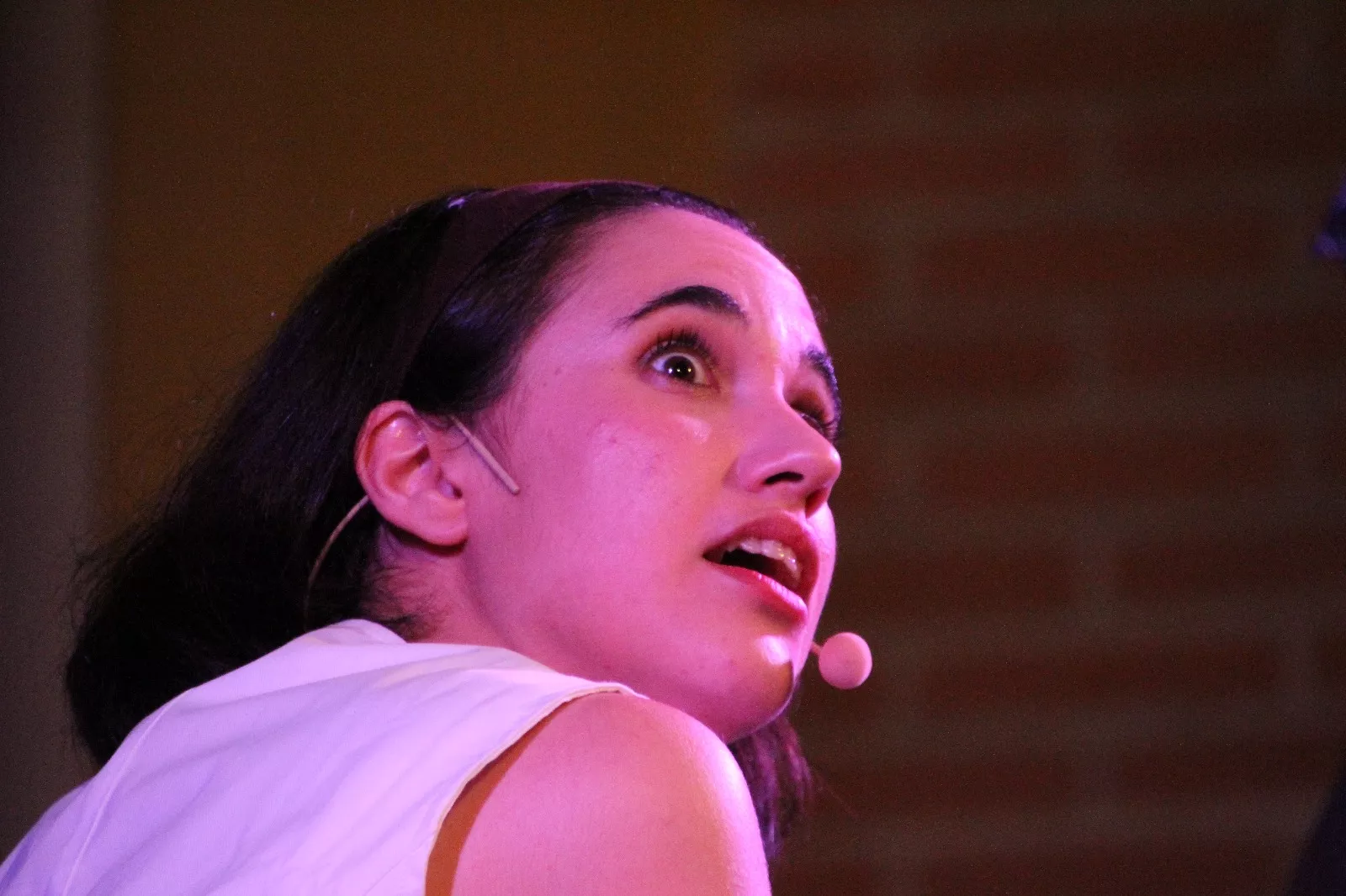 Actuación de Estrella Blanco, María Petri y Víctor Huedo en Robres. Foto Carlos Neofato