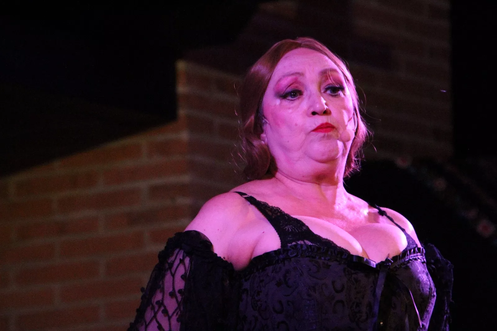 Actuación de Estrella Blanco, María Petri y Víctor Huedo en Robres. Foto Carlos Neofato