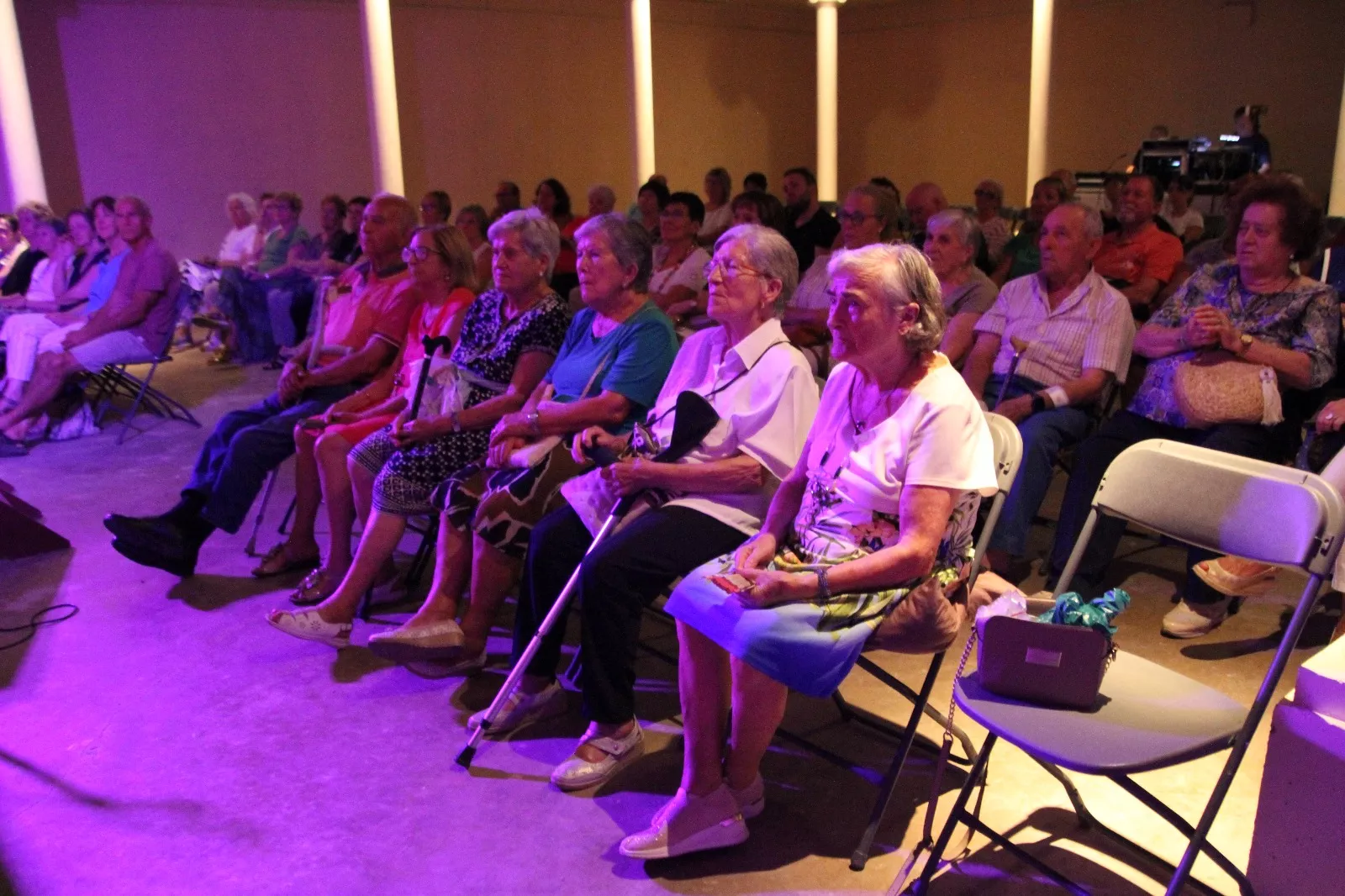 Actuación de Estrella Blanco, María Petri y Víctor Huedo en Robres. Foto Carlos Neofato